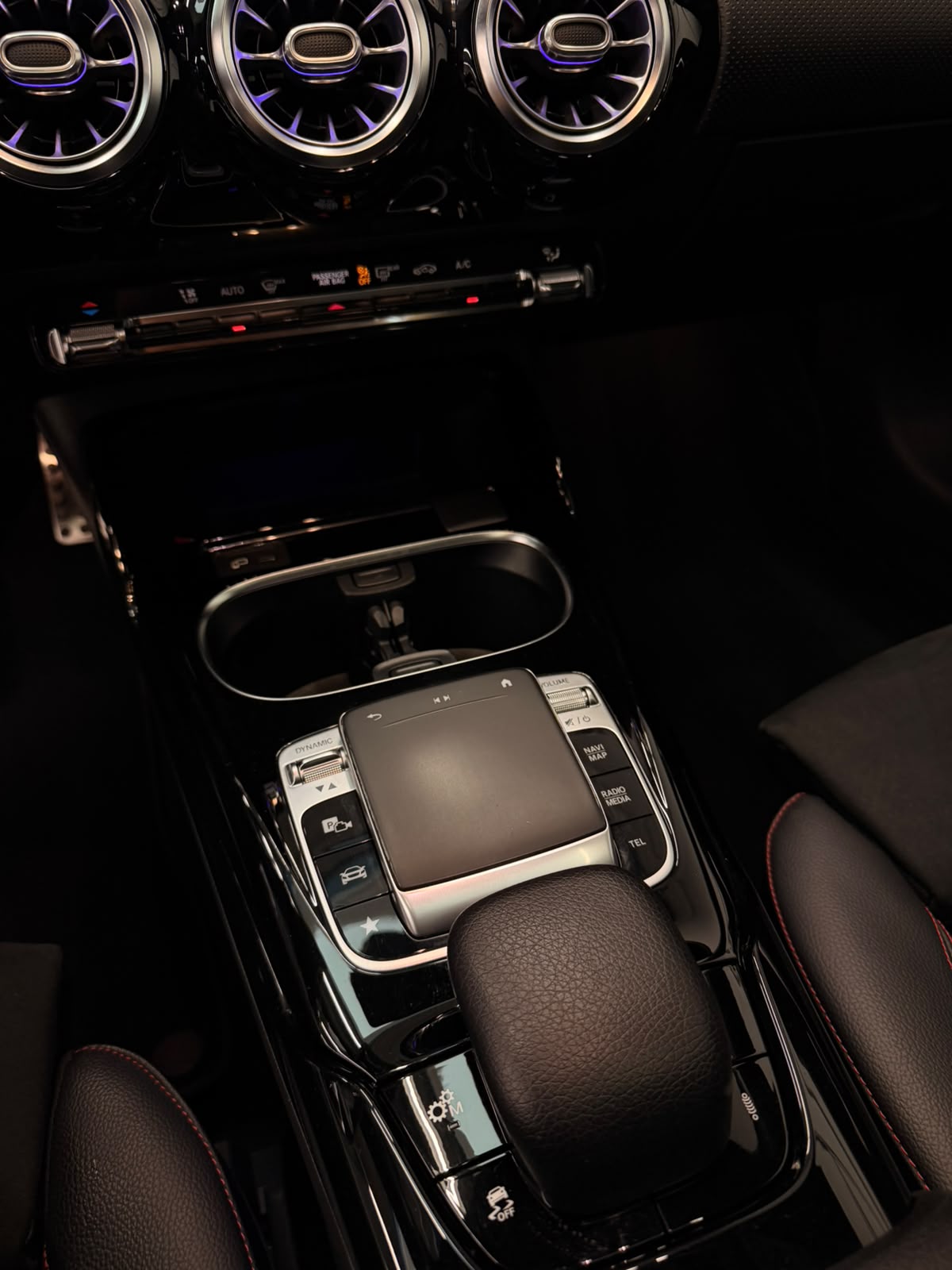MERCEDES-BENZ CLA 35 AMG 4Matic 7G-DCT Black Performance-image-17