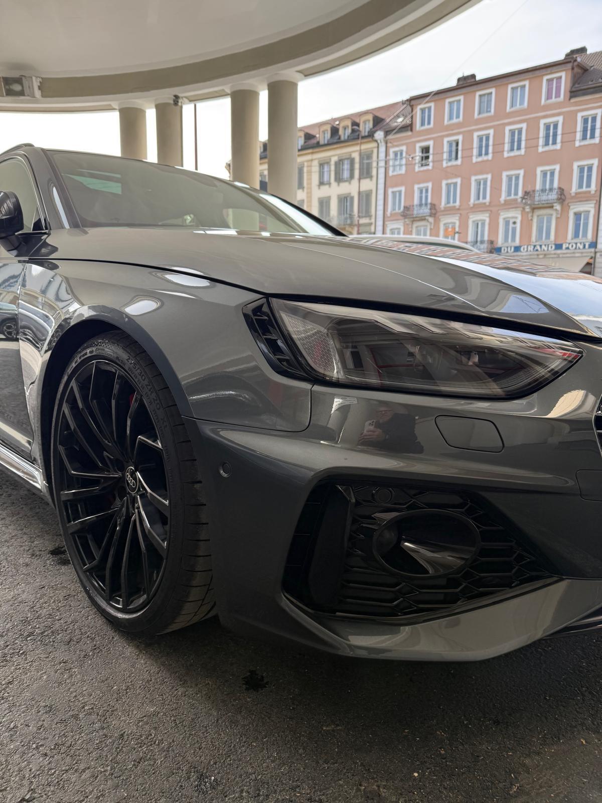 AUDI RS4 Avant quattro tiptronic-image-5