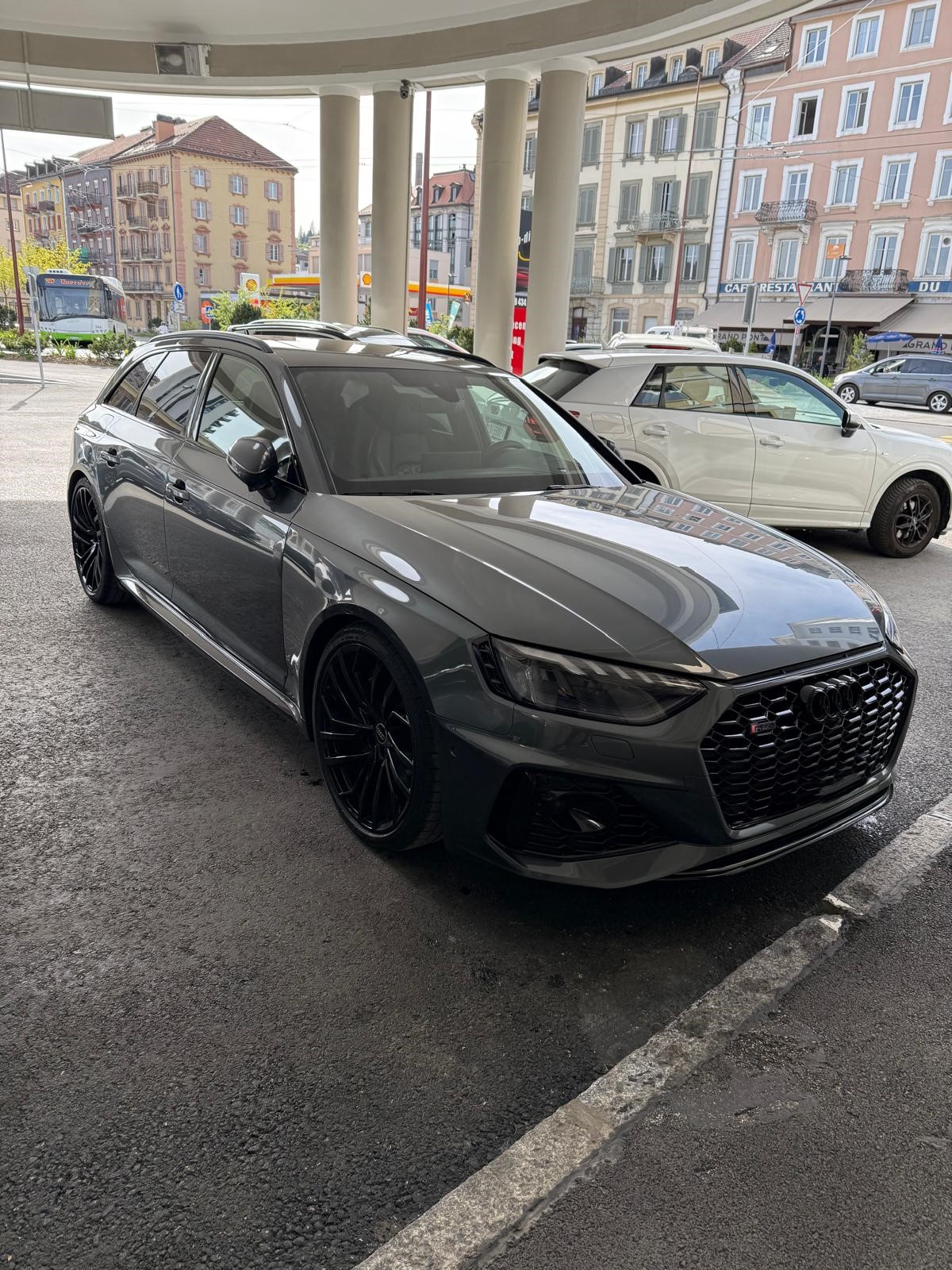 AUDI RS4 Avant quattro tiptronic-image-0