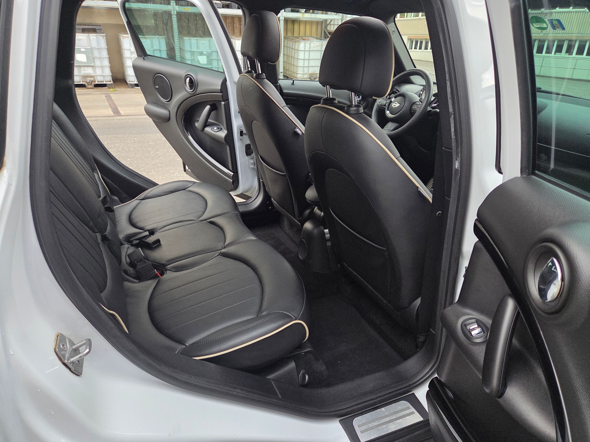 MINI 1.6i Cooper S ALL4-image-7