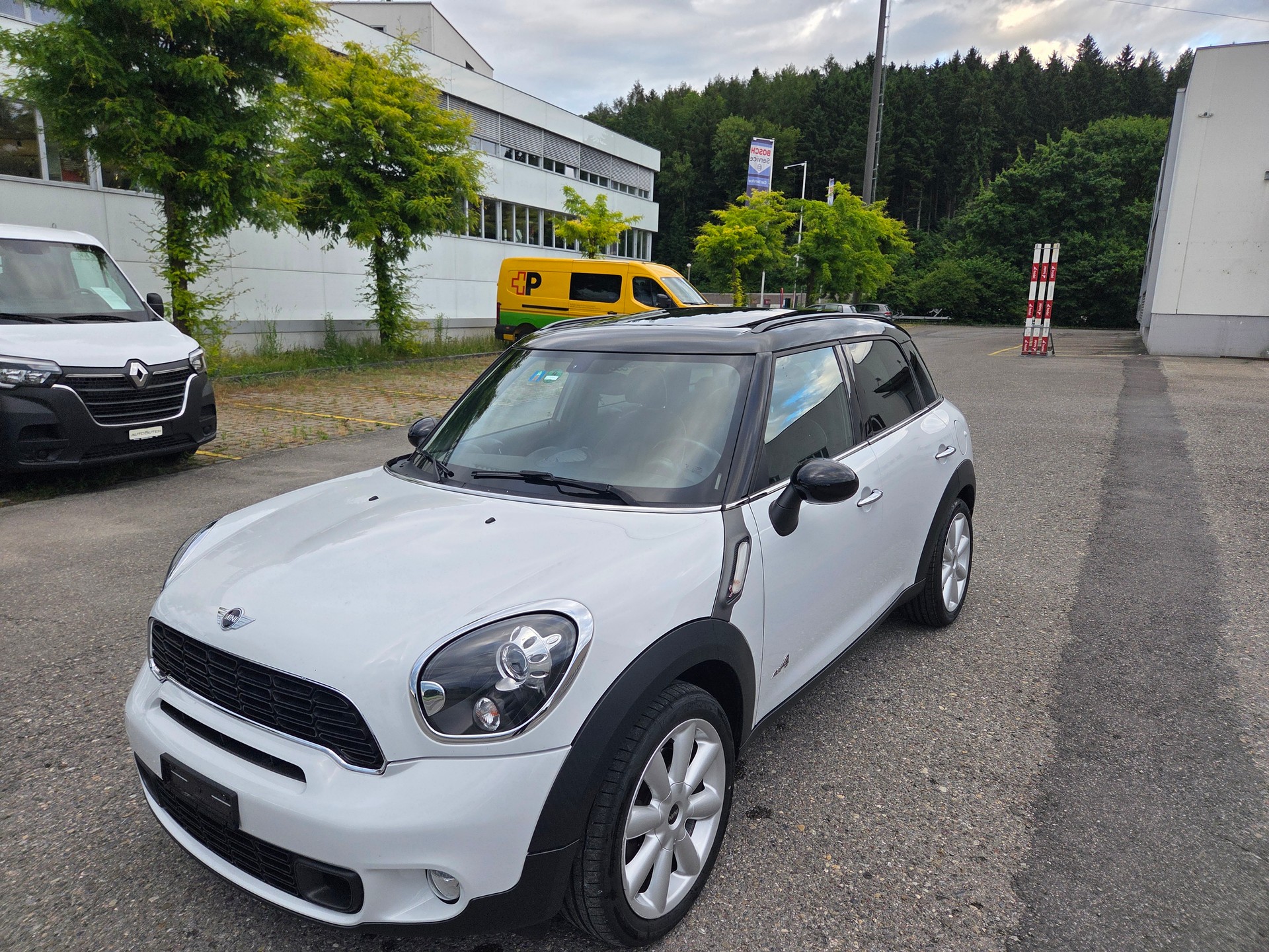 MINI 1.6i Cooper S ALL4-image-1