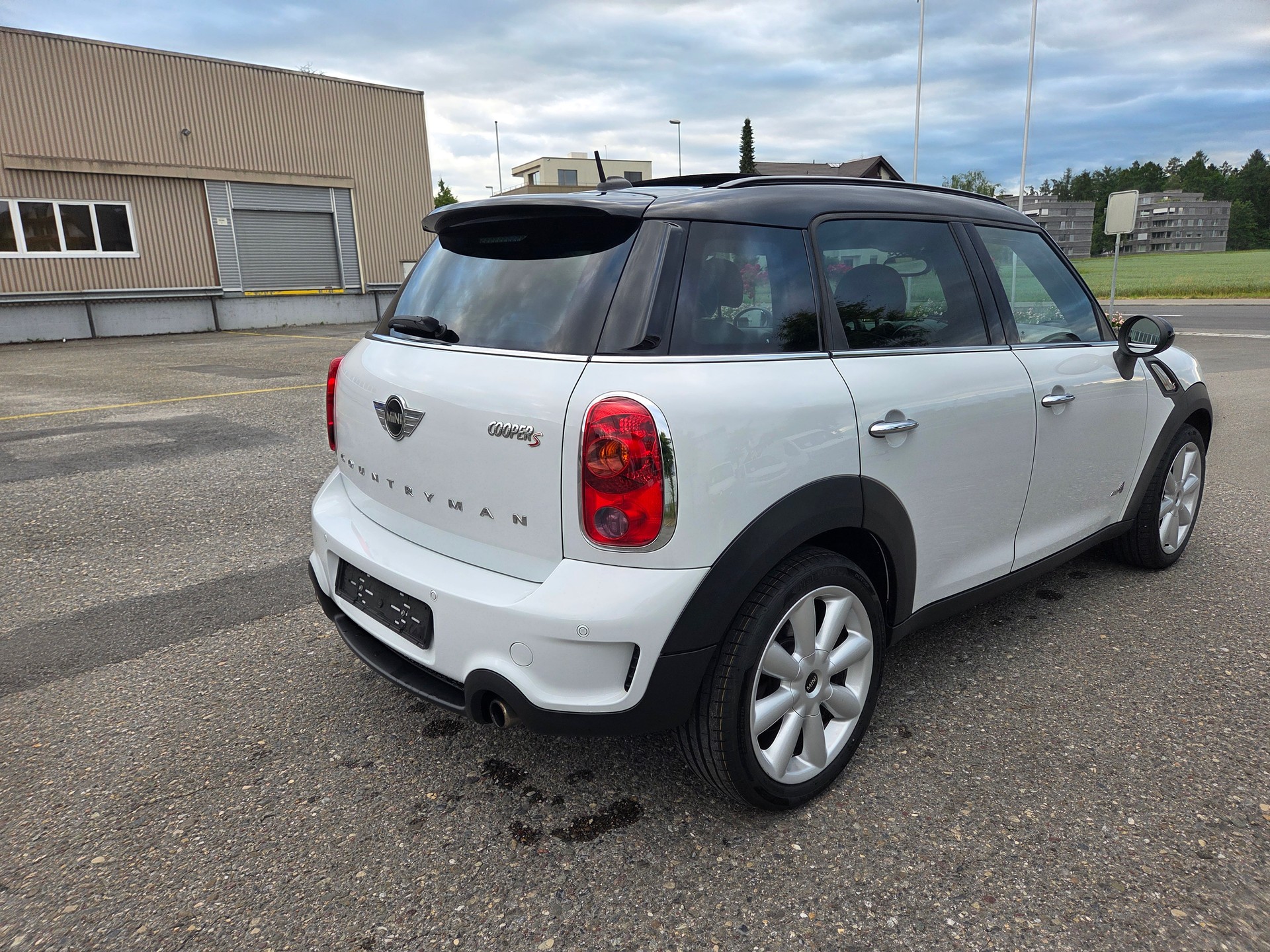 MINI 1.6i Cooper S ALL4-image-3