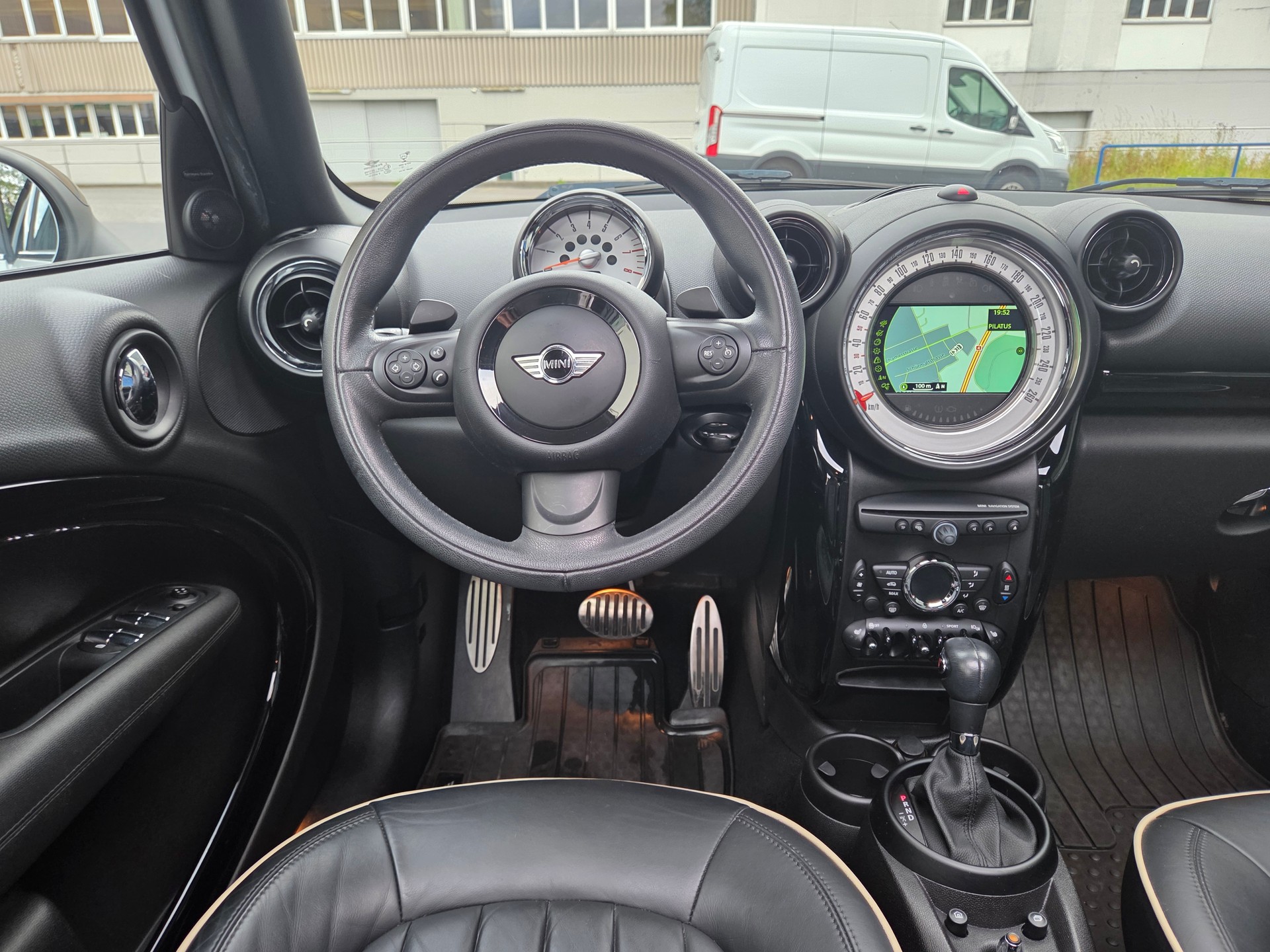 MINI 1.6i Cooper S ALL4-image-4