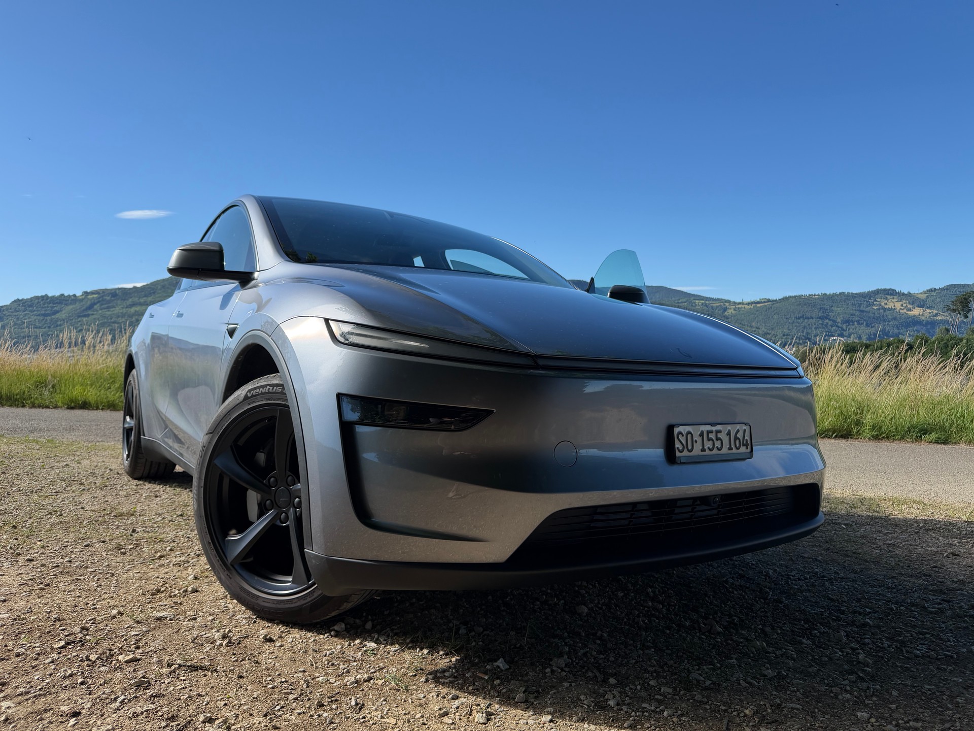 TESLA Model Y Long Range AWD-image-9