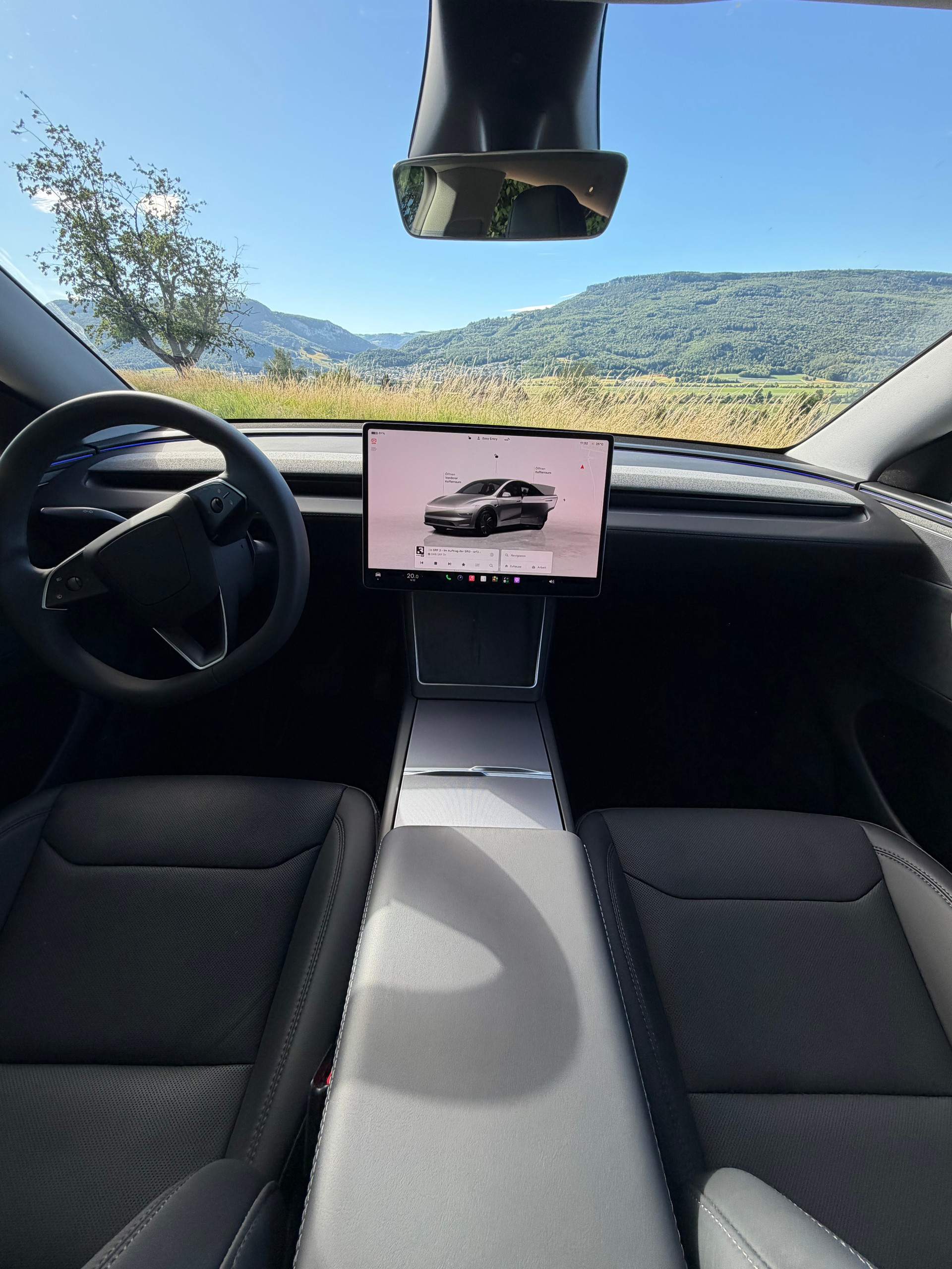 TESLA Model Y Long Range AWD-image-10