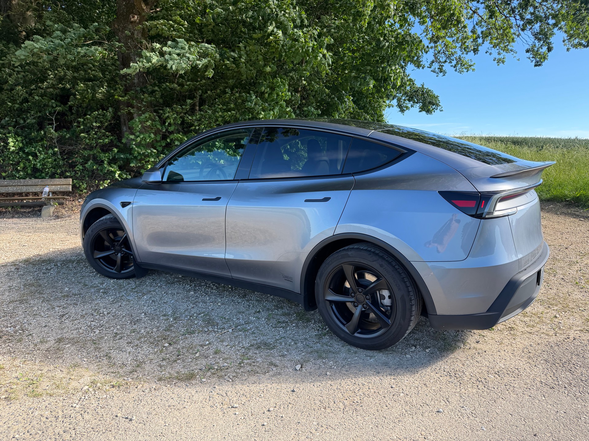 TESLA Model Y Long Range AWD-image-5