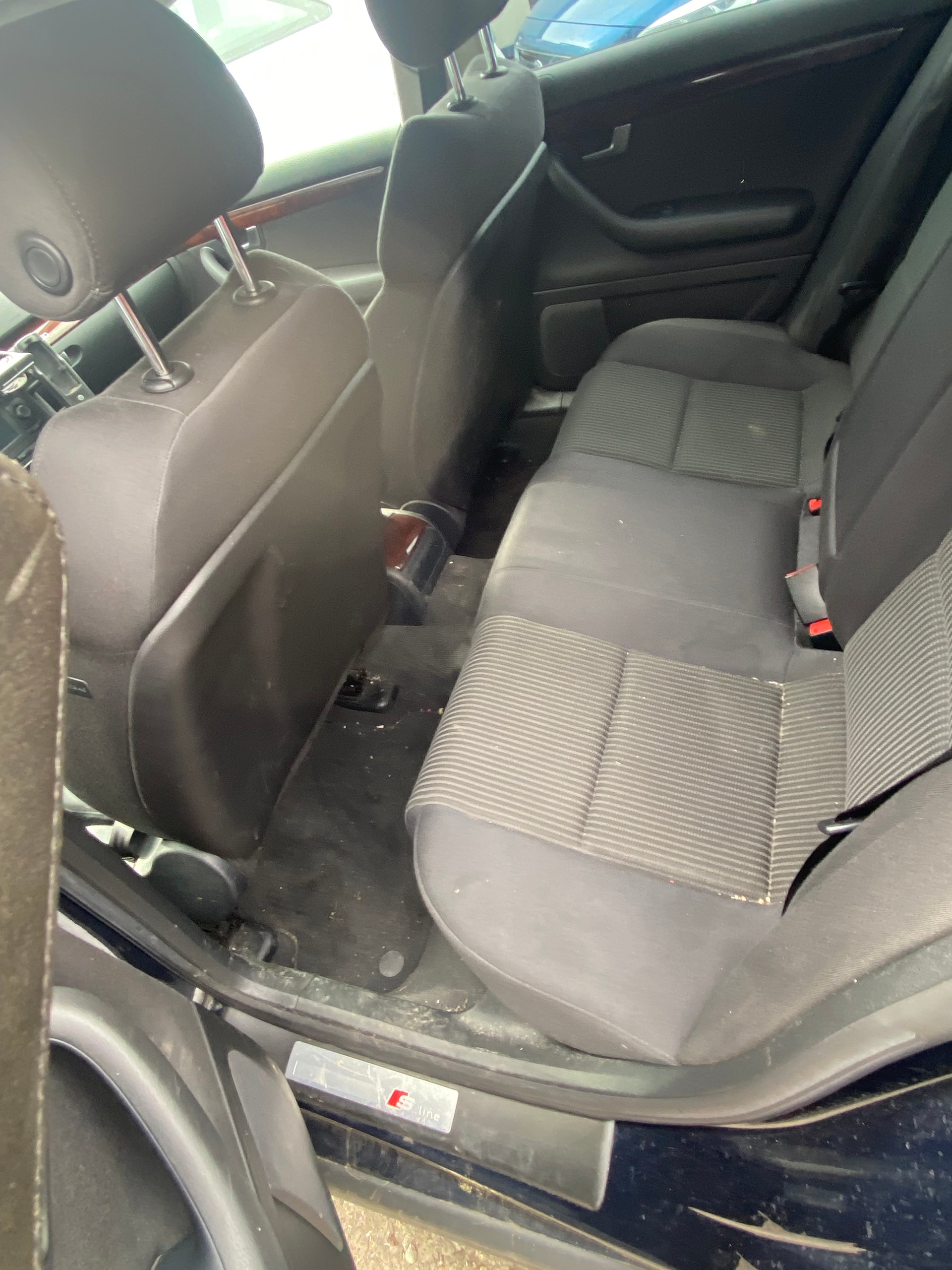 AUDI A4 Limousine 2.0 TDI quattro-image-6