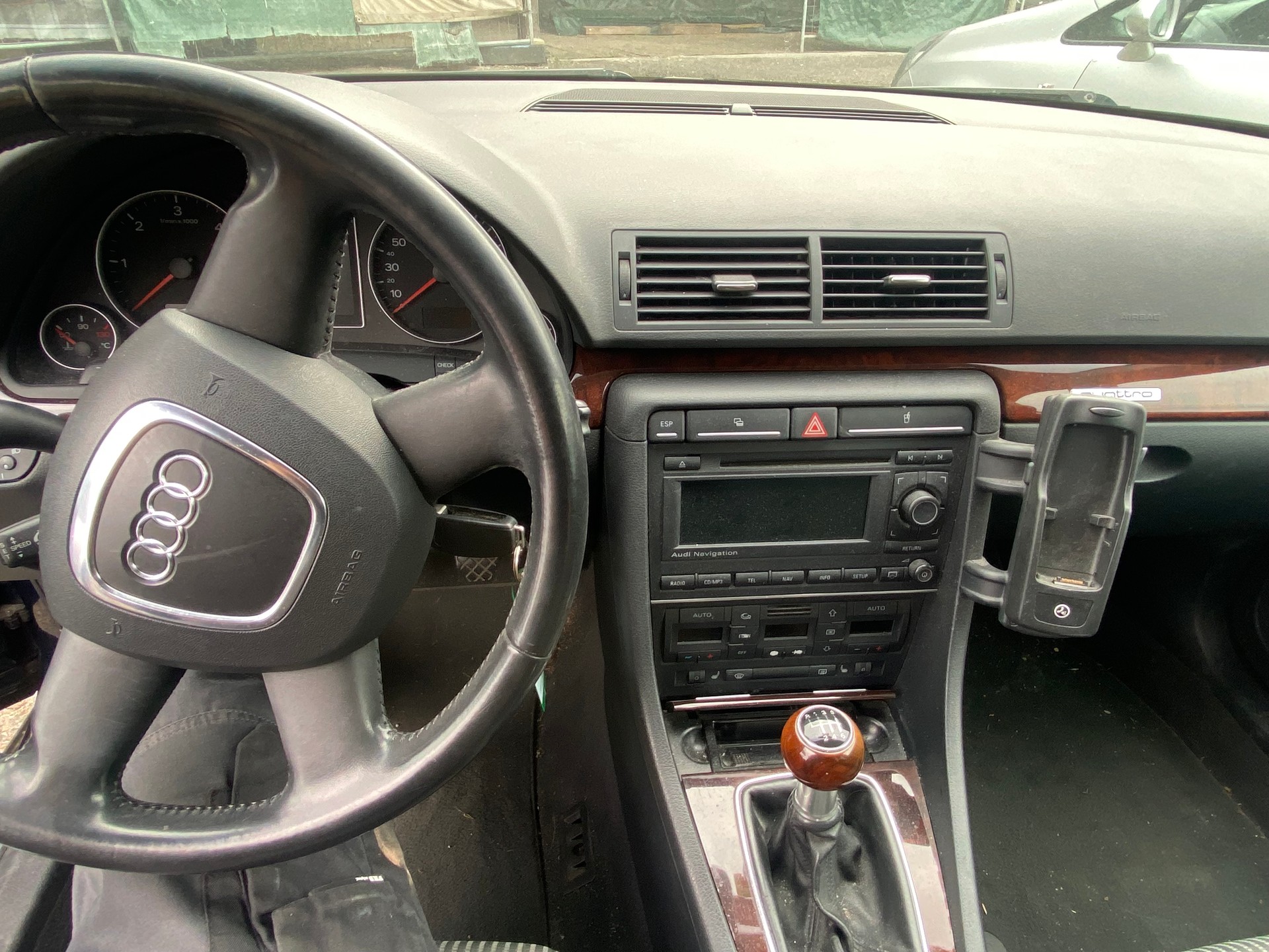 AUDI A4 Limousine 2.0 TDI quattro-image-5