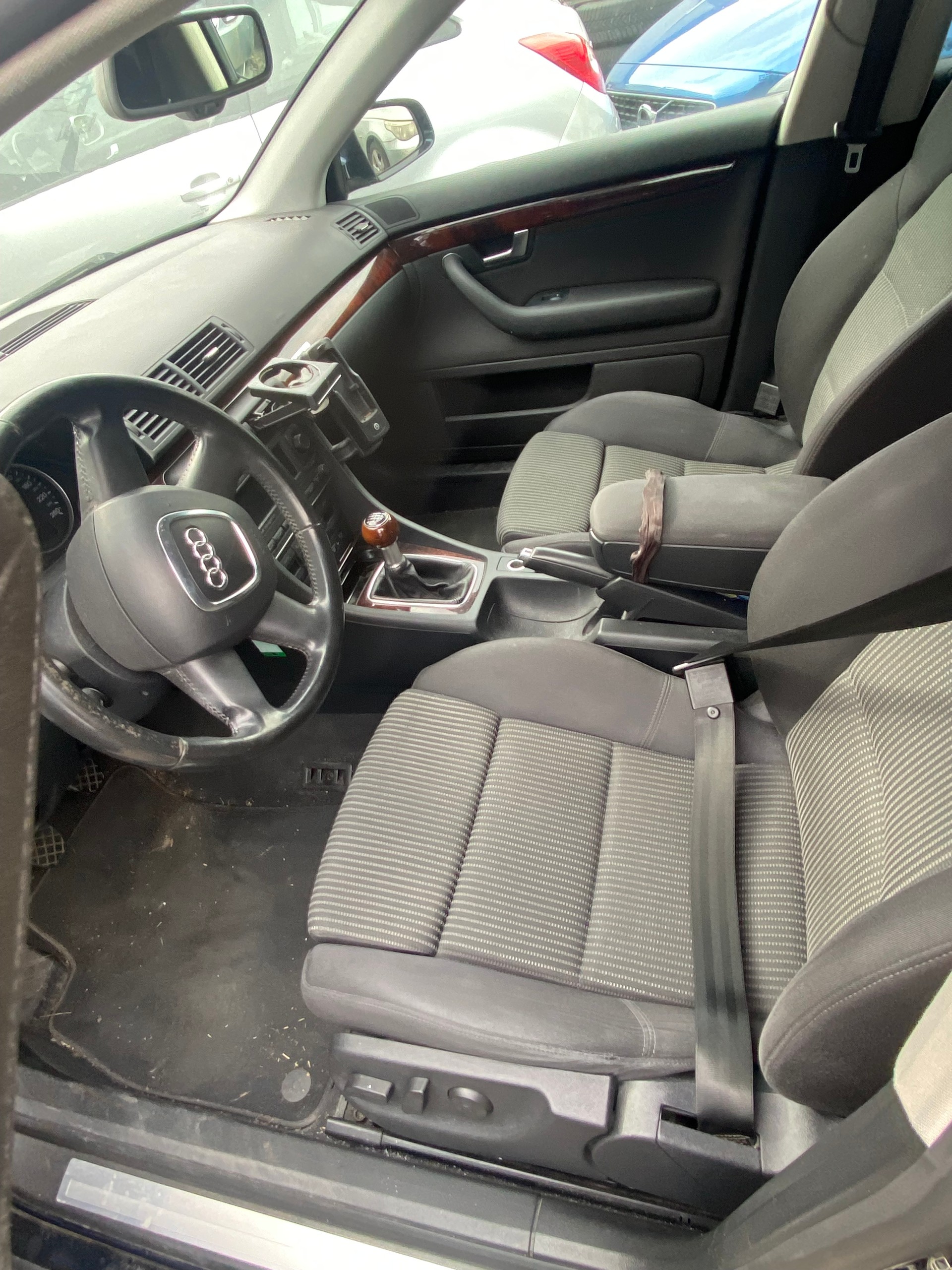 AUDI A4 Limousine 2.0 TDI quattro-image-4