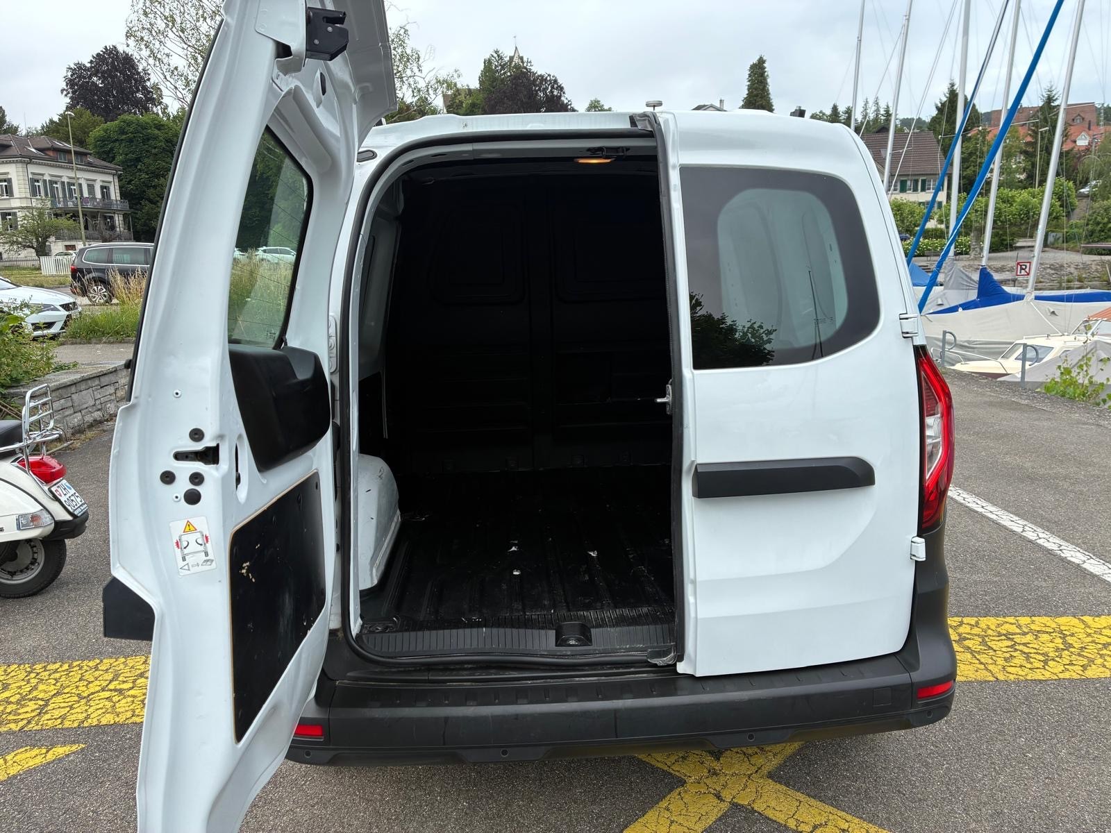 RENAULT Kangoo Van 1.3TCe Standard 100 PF Edition One-image-9