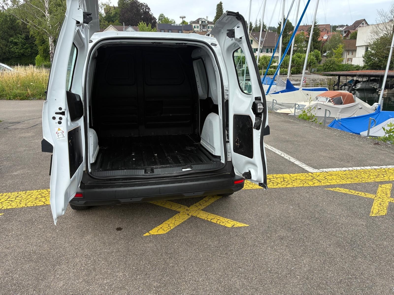 RENAULT Kangoo Van 1.3TCe Standard 100 PF Edition One-image-12