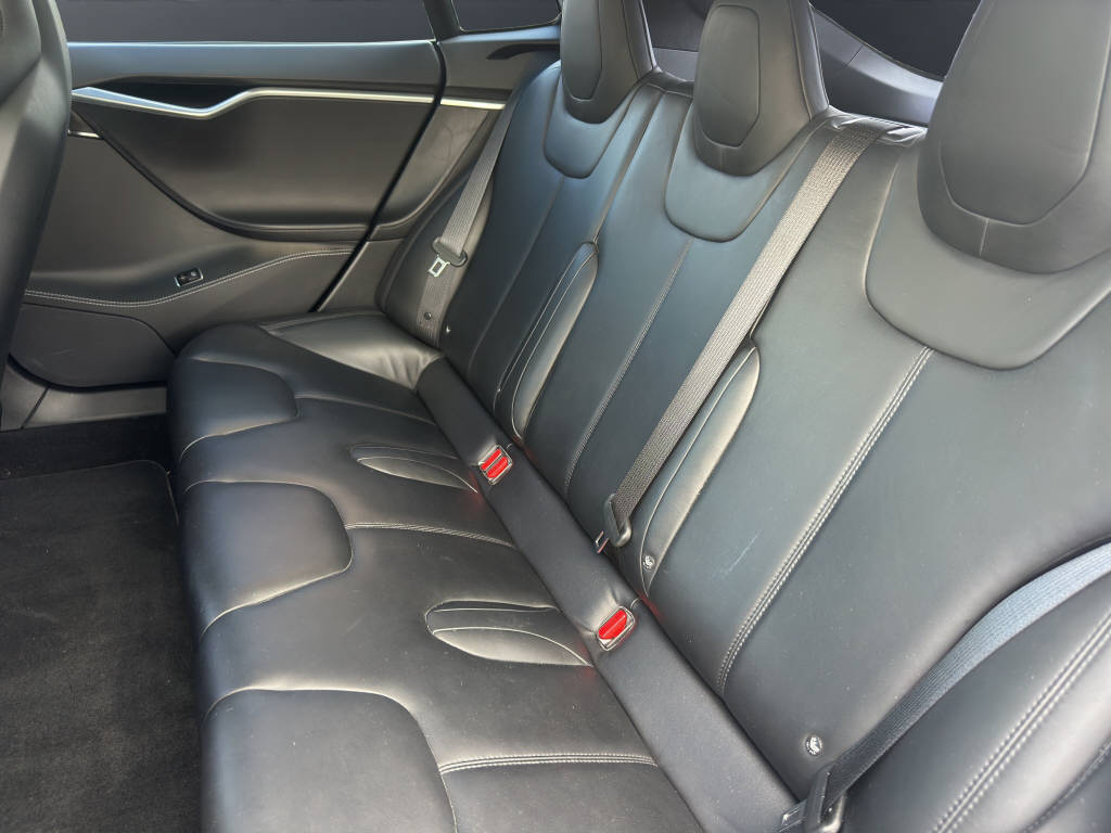 TESLA Model S 85 D-image-9