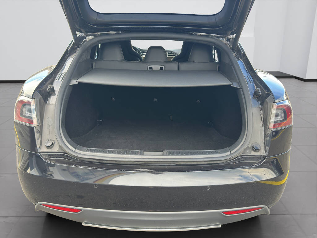 TESLA Model S 85 D-image-15