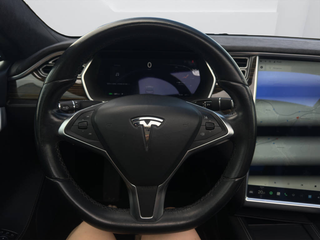 TESLA Model S 85 D-image-14