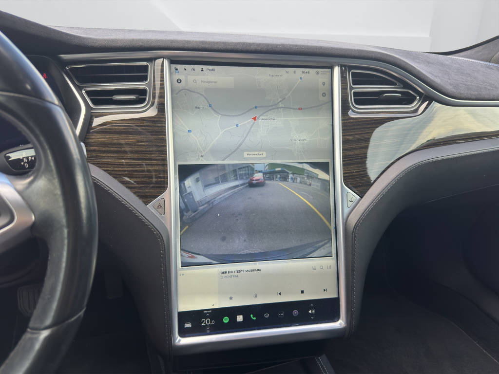 TESLA Model S 85 D-image-11