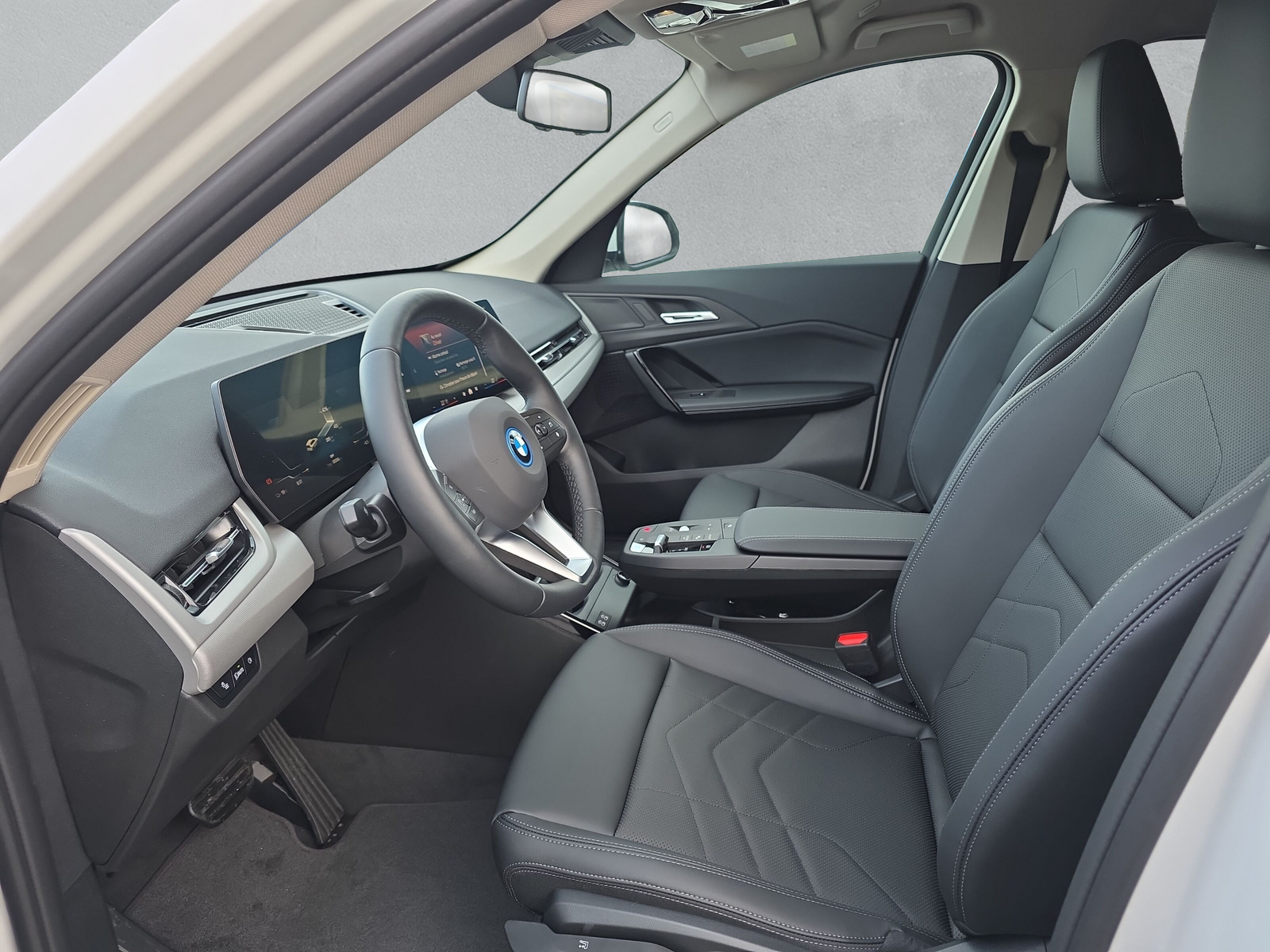 BMW iX1 eDrive 20-image-10