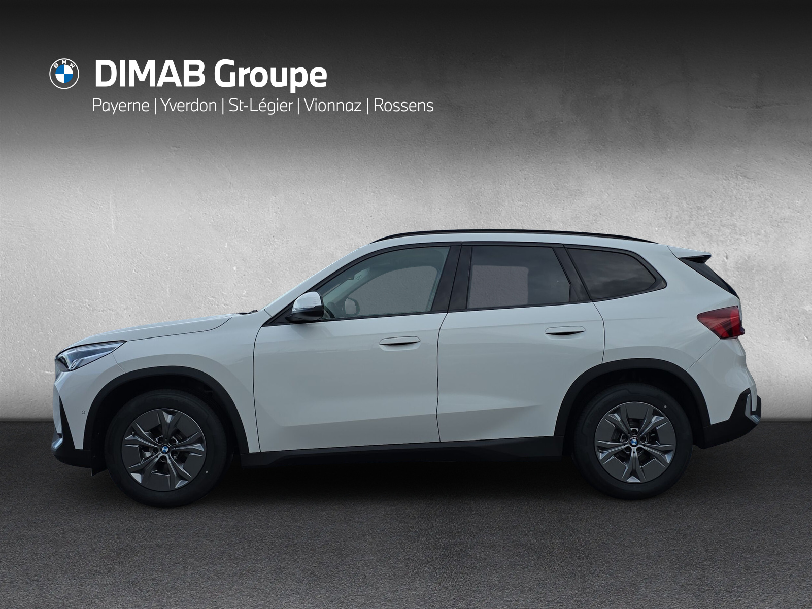 BMW iX1 eDrive 20-image-1