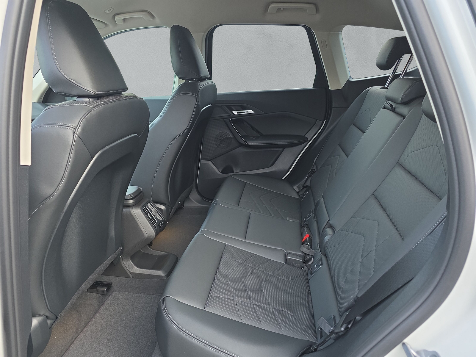 BMW iX1 eDrive 20-image-11