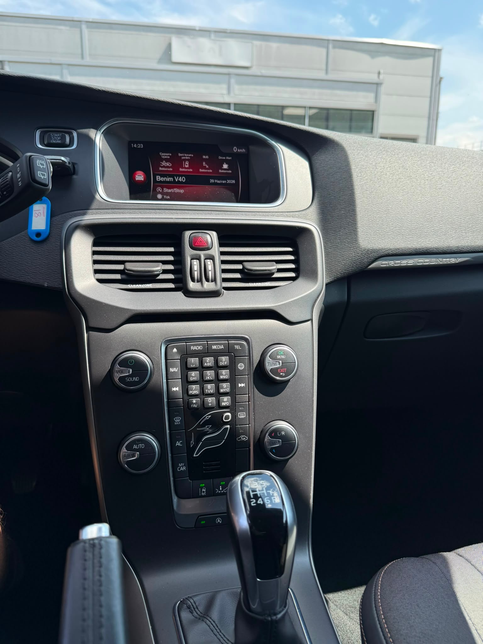 VOLVO V40 Cross Country Plus D3-image-15