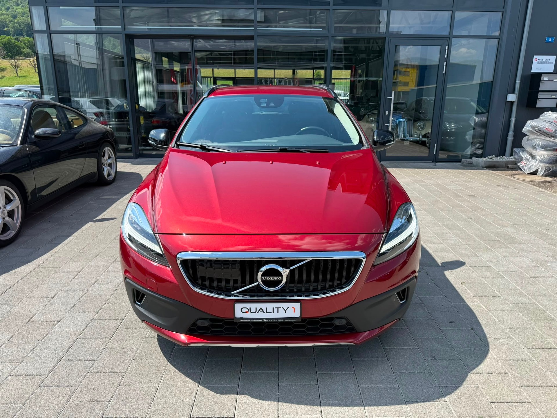 VOLVO V40 Cross Country Plus D3-image-2