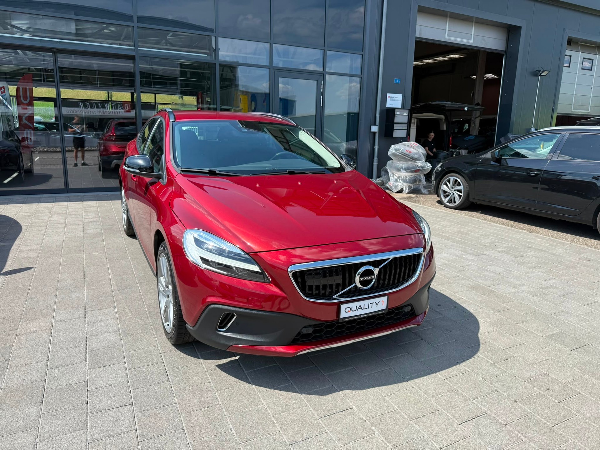 VOLVO V40 Cross Country Plus D3-image-3