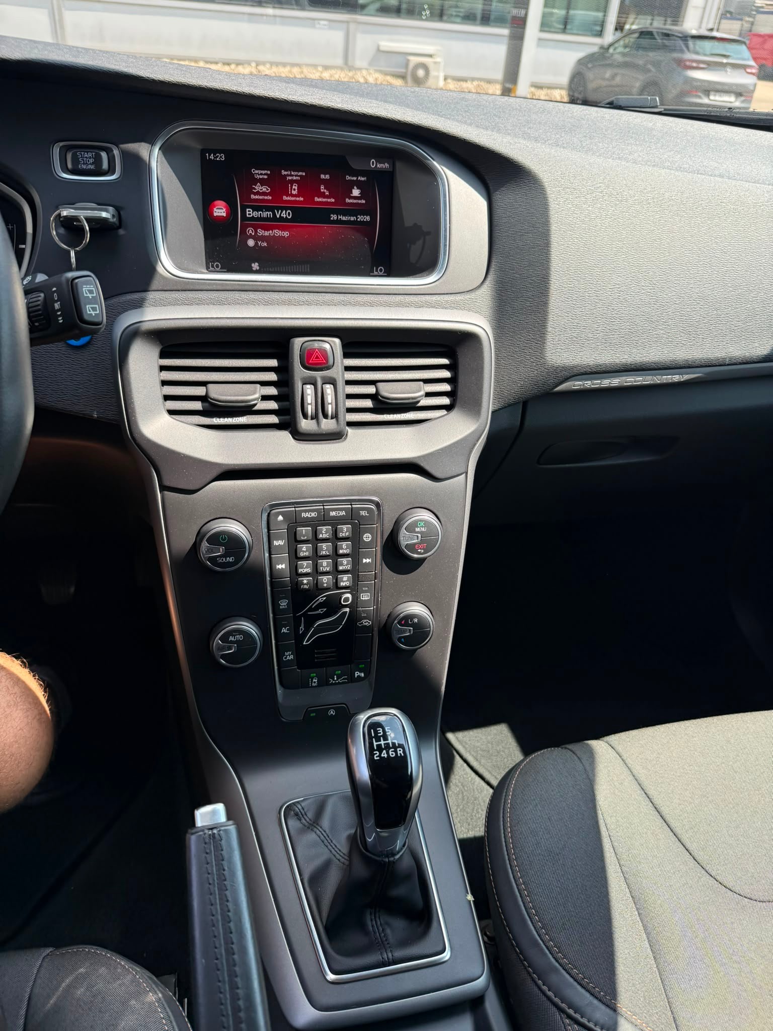 VOLVO V40 Cross Country Plus D3-image-22