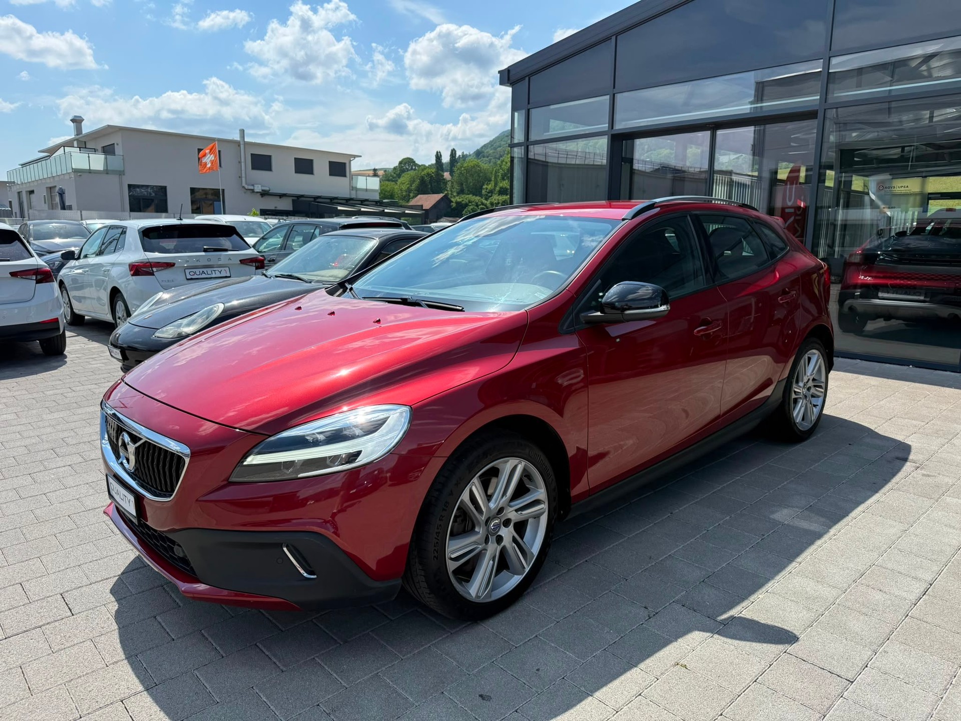 VOLVO V40 Cross Country Plus D3-image-1
