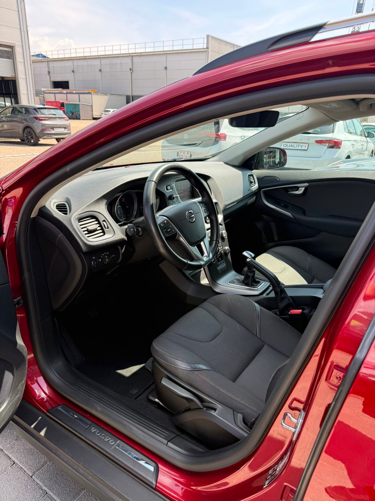 VOLVO V40 Cross Country Plus D3-image-10