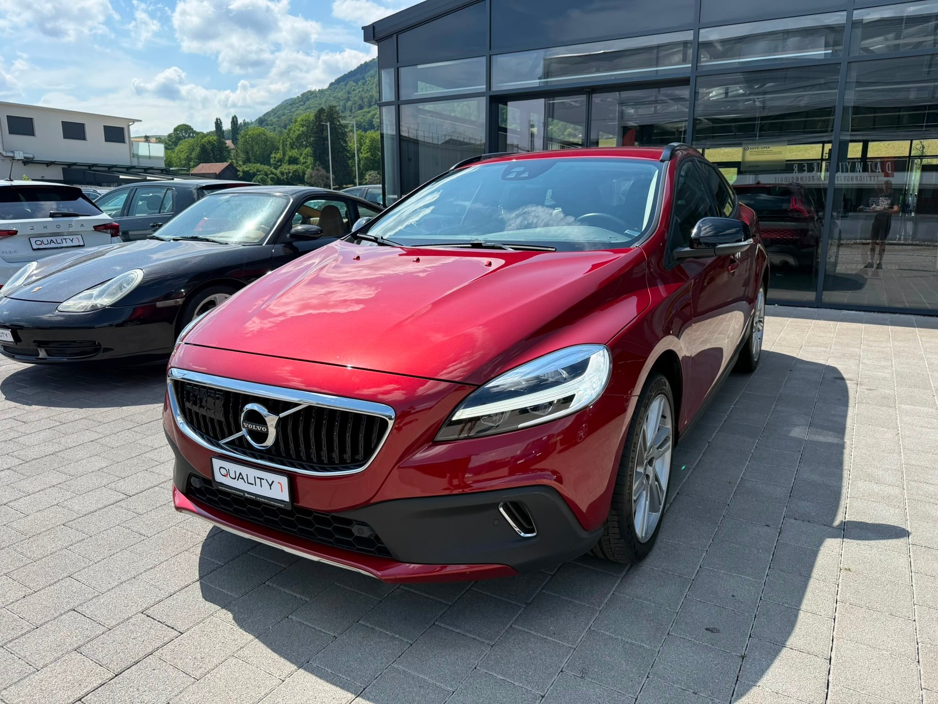 VOLVO V40 Cross Country Plus D3-image-0