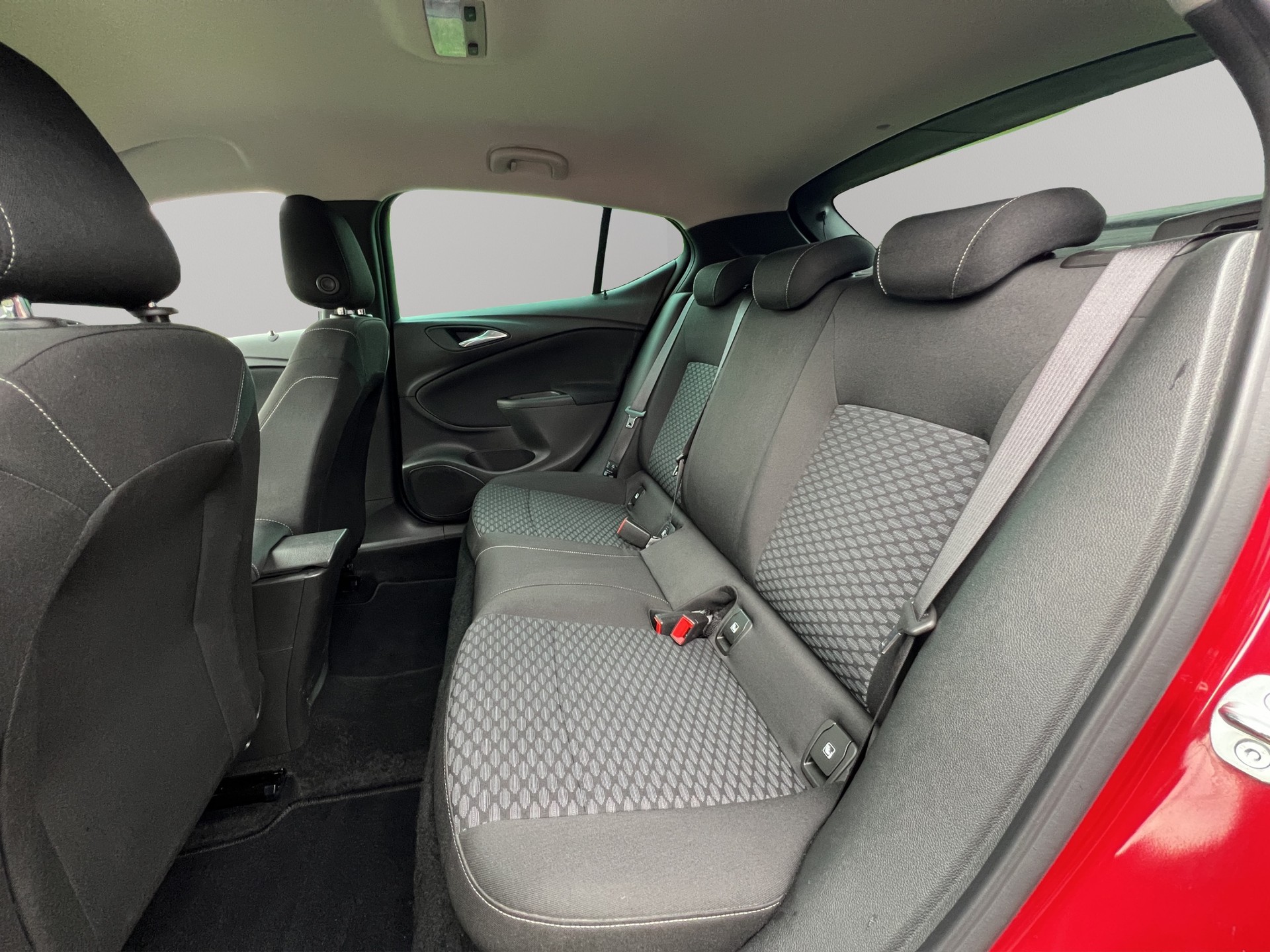 OPEL Astra 1.2i Turbo Elegance-image-10