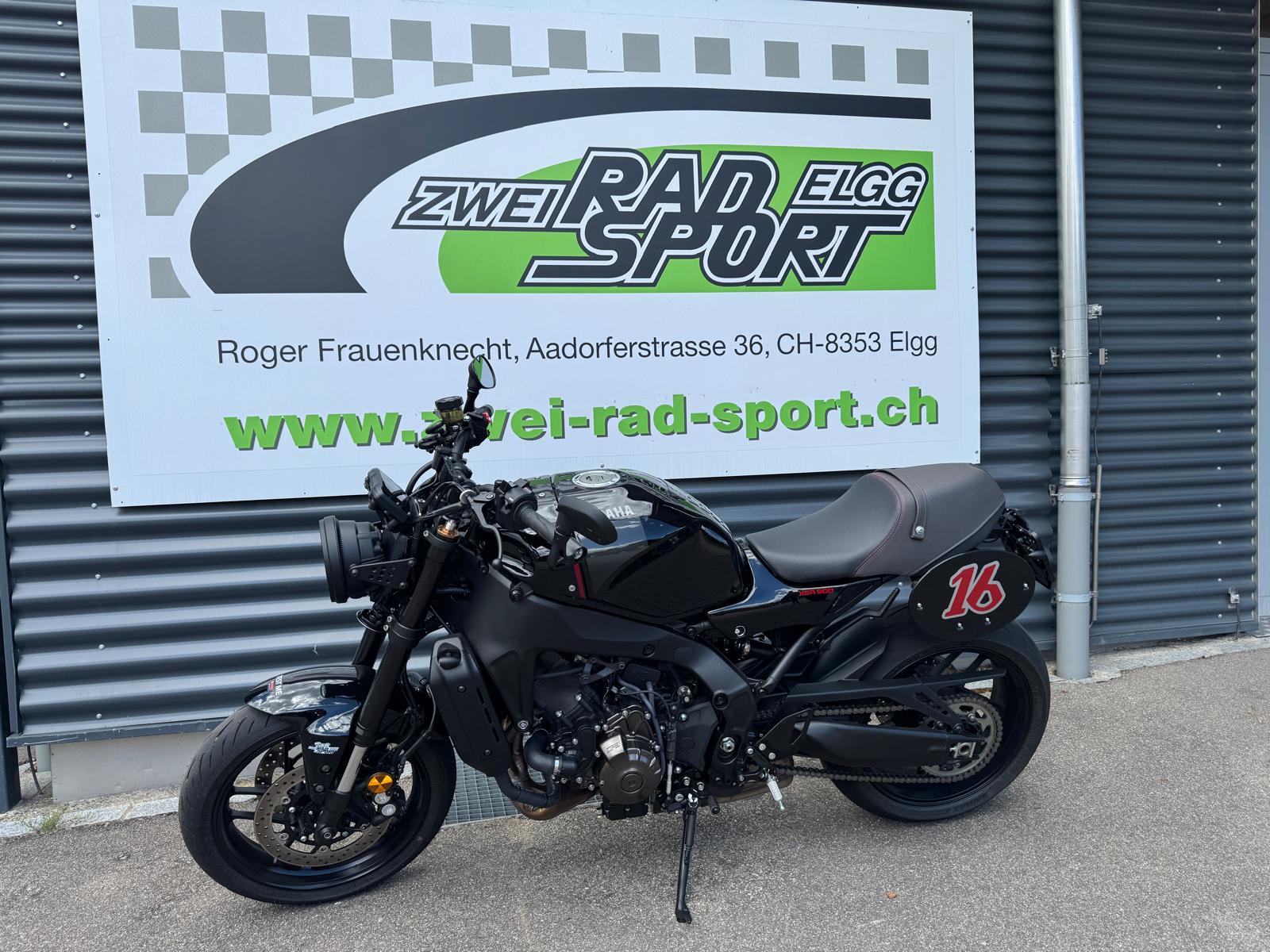 YAMAHA XSR 900-image-1