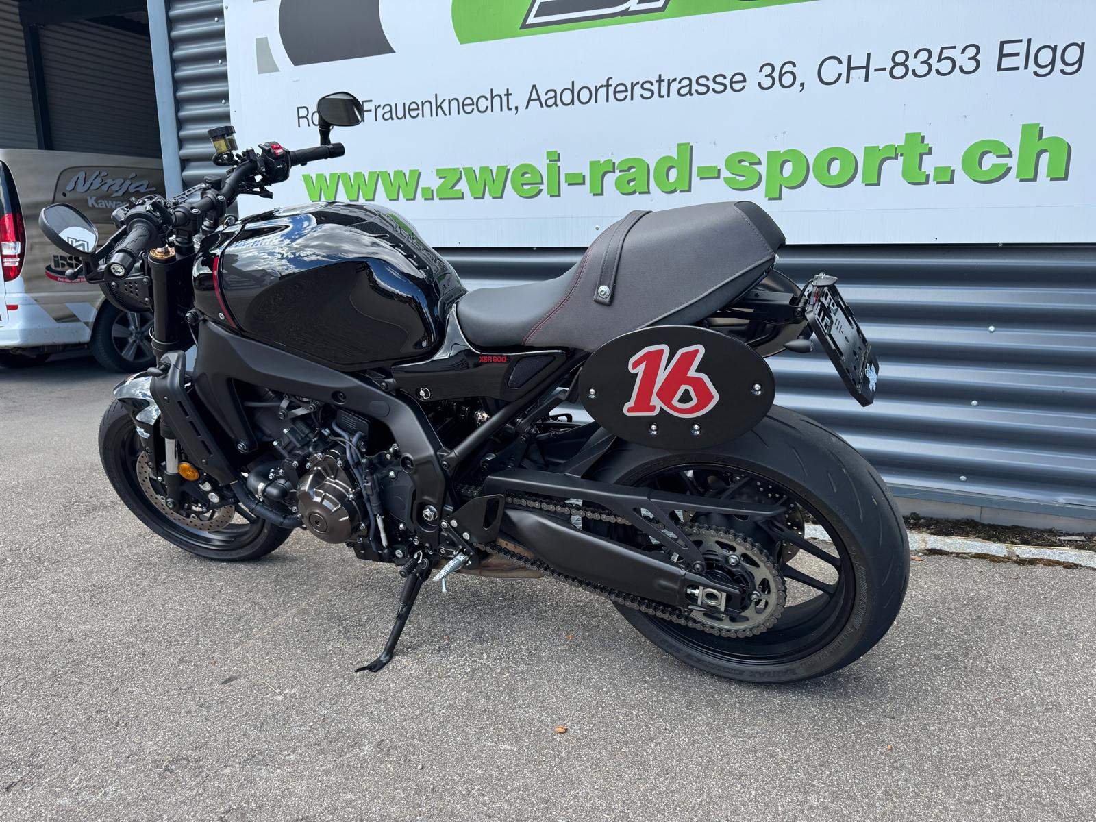 YAMAHA XSR 900-image-2