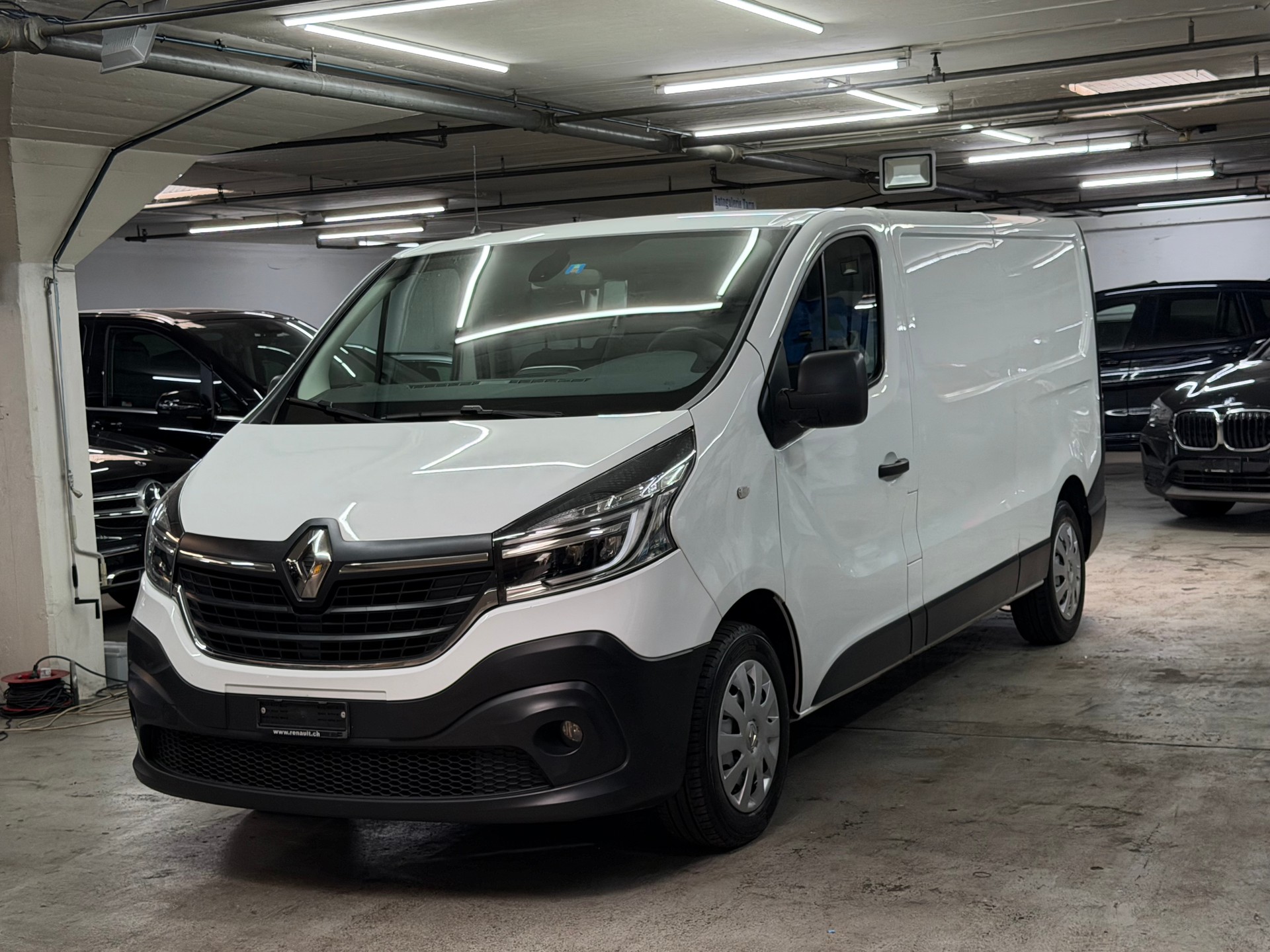 RENAULT Trafic 2.0 dCi 120 3.0t Business L2H1-image-4