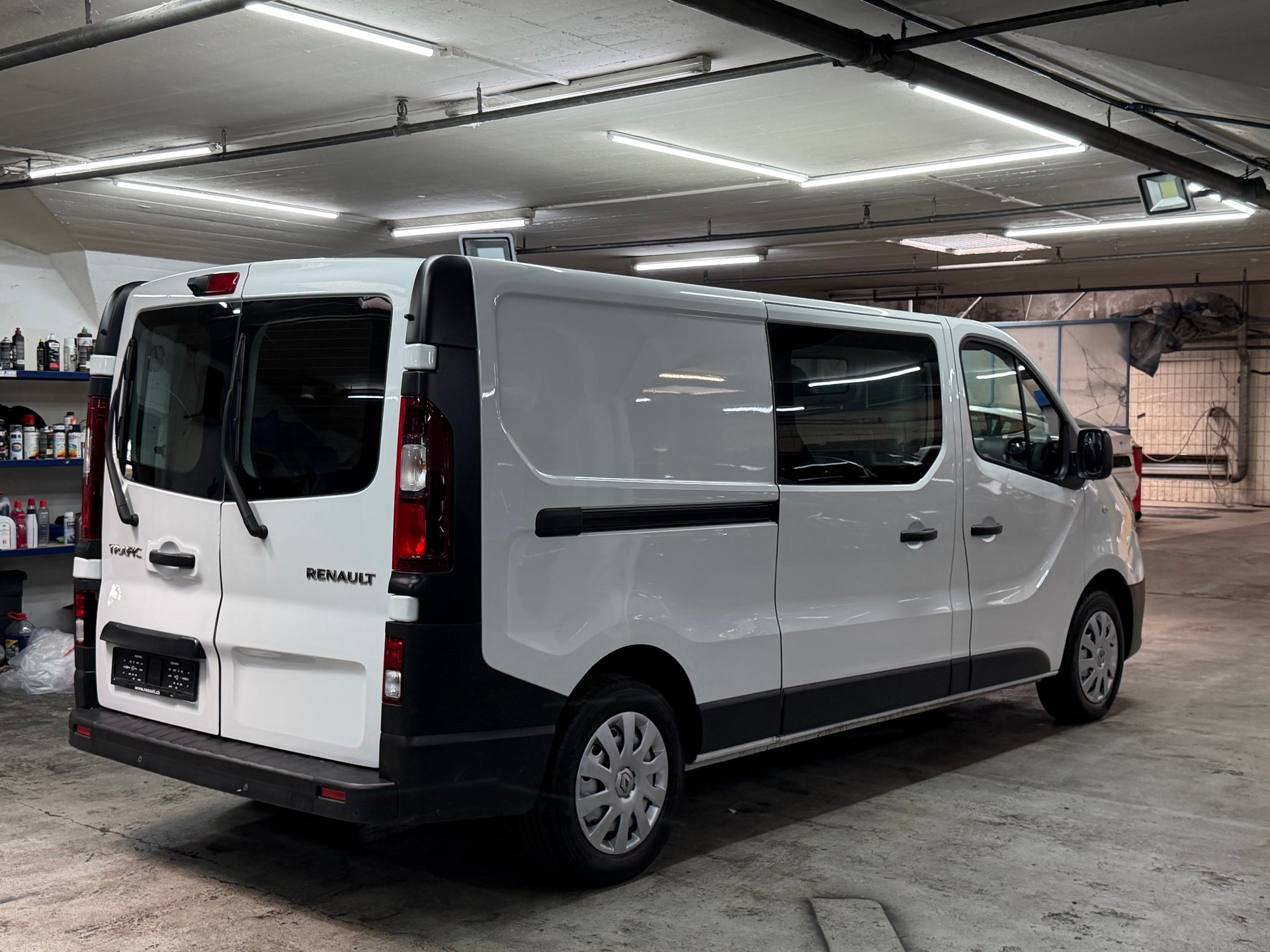 RENAULT Trafic 2.0 dCi 120 3.0t Business L2H1-image-3