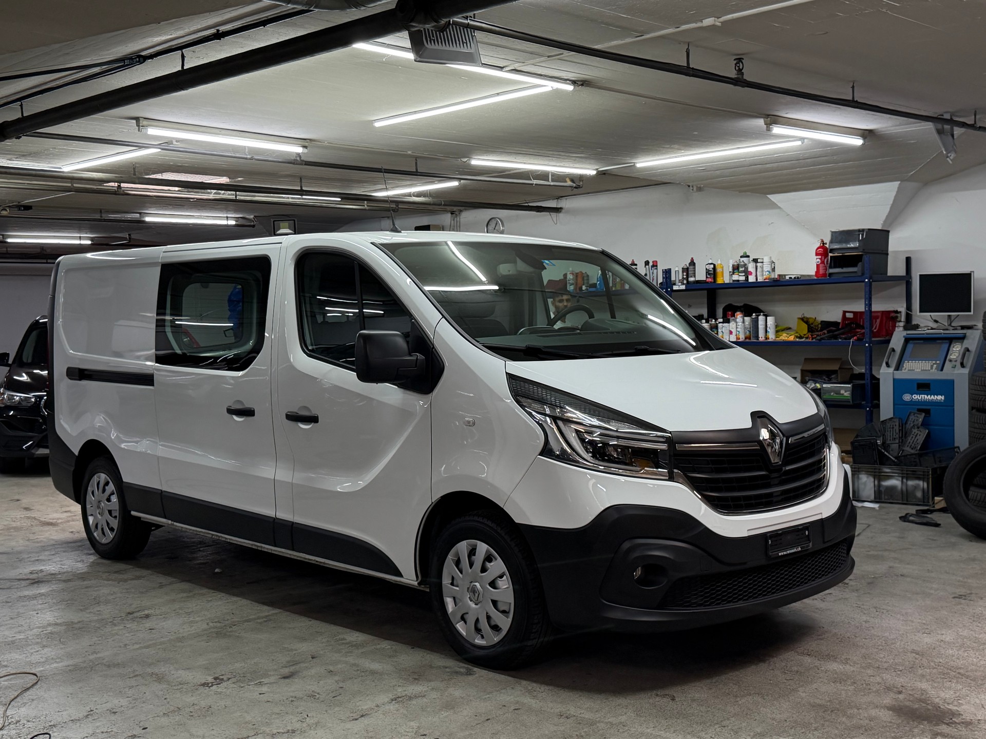 RENAULT Trafic 2.0 dCi 120 3.0t Business L2H1-image-2