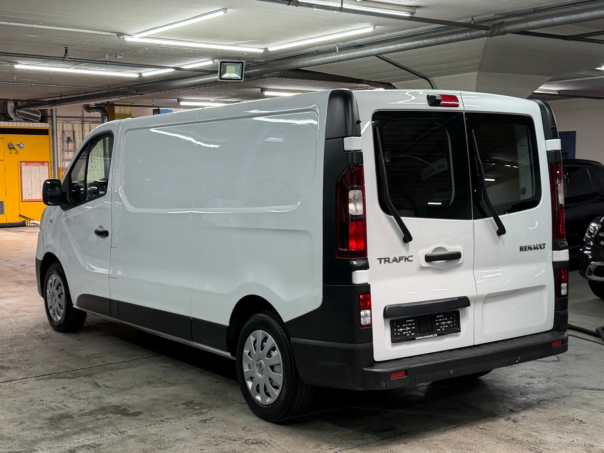 RENAULT Trafic 2.0 dCi 120 3.0t Business L2H1-image-13