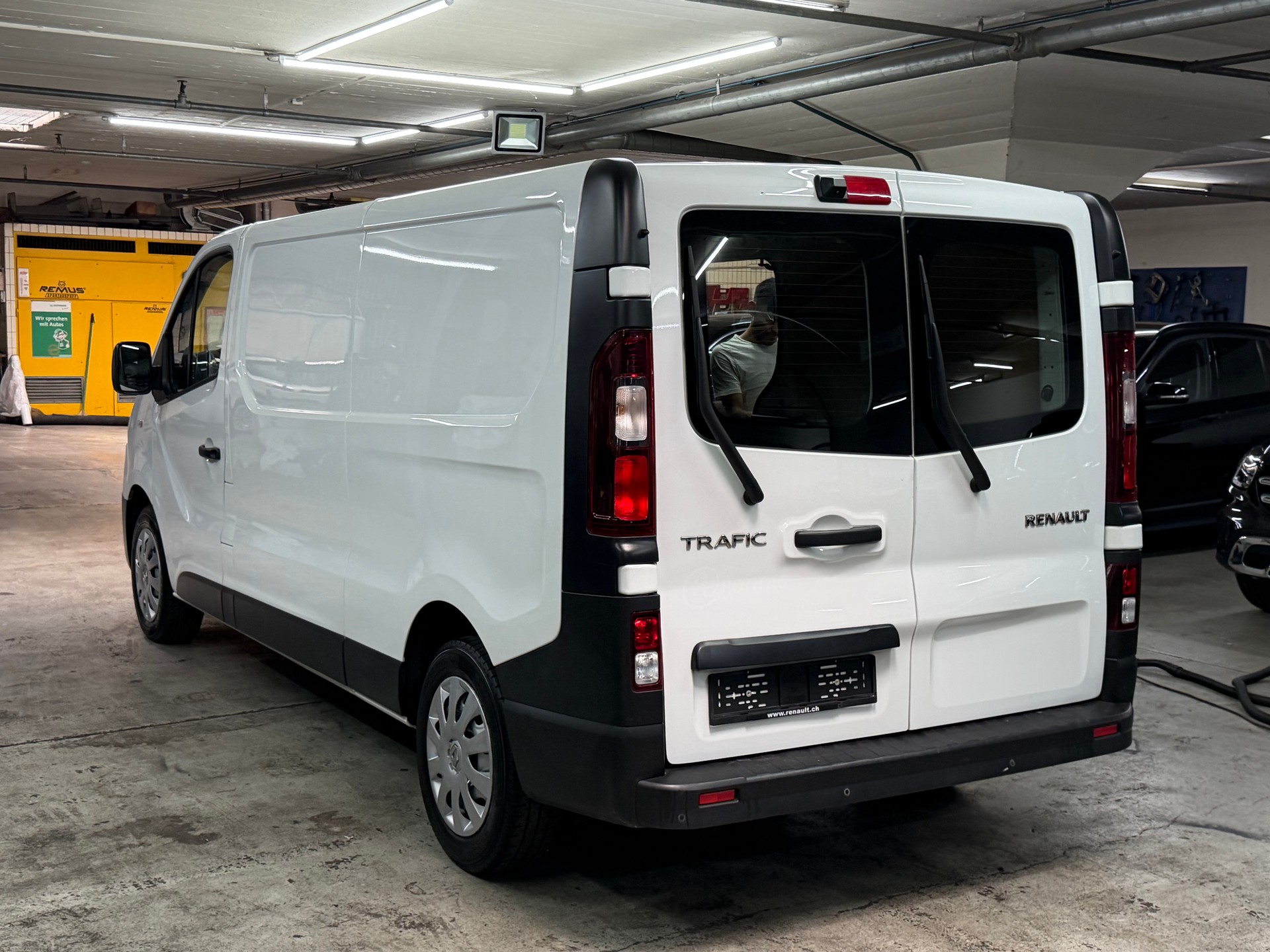 RENAULT Trafic 2.0 dCi 120 3.0t Business L2H1-image-15