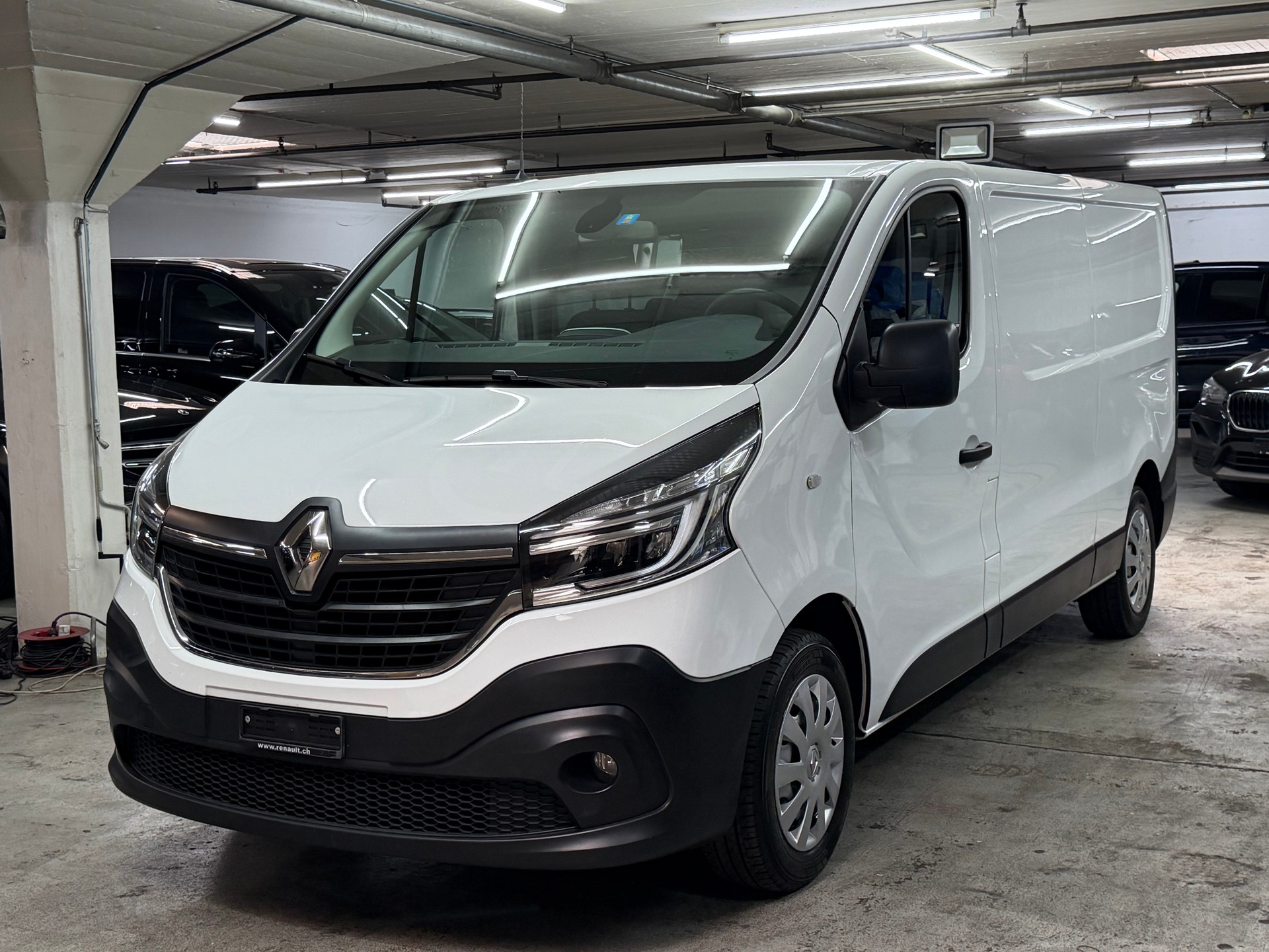 RENAULT Trafic 2.0 dCi 120 3.0t Business L2H1-image-0