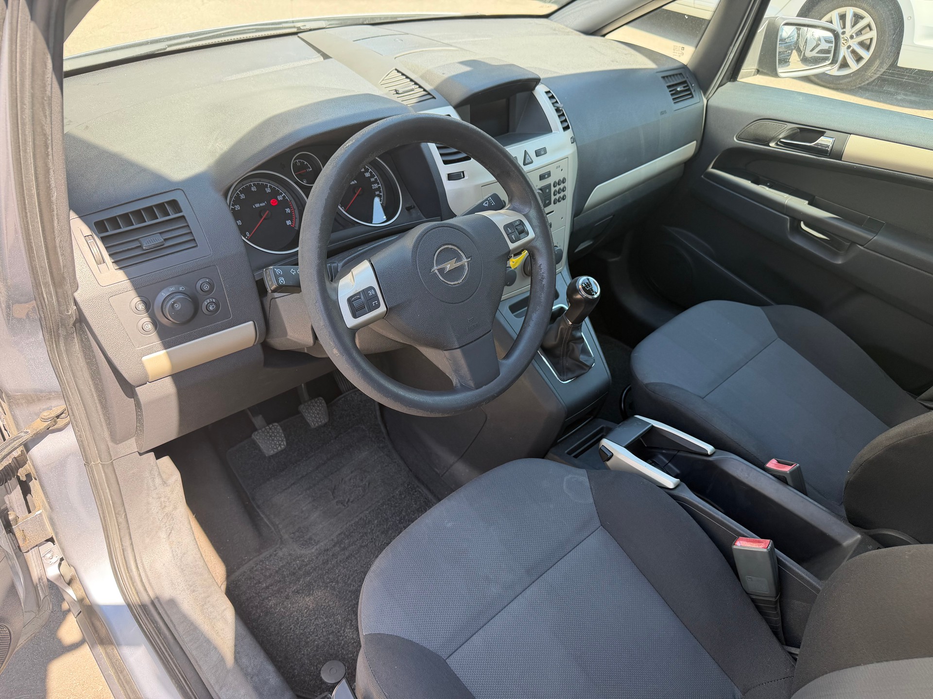 OPEL Zafira 1.8i 16V-image-11