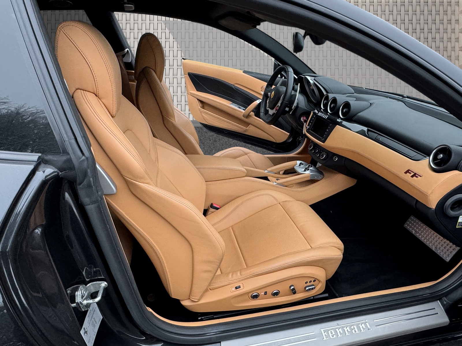 FERRARI FF-image-9