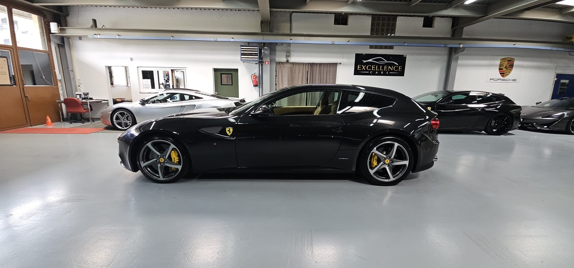 FERRARI FF-image-5