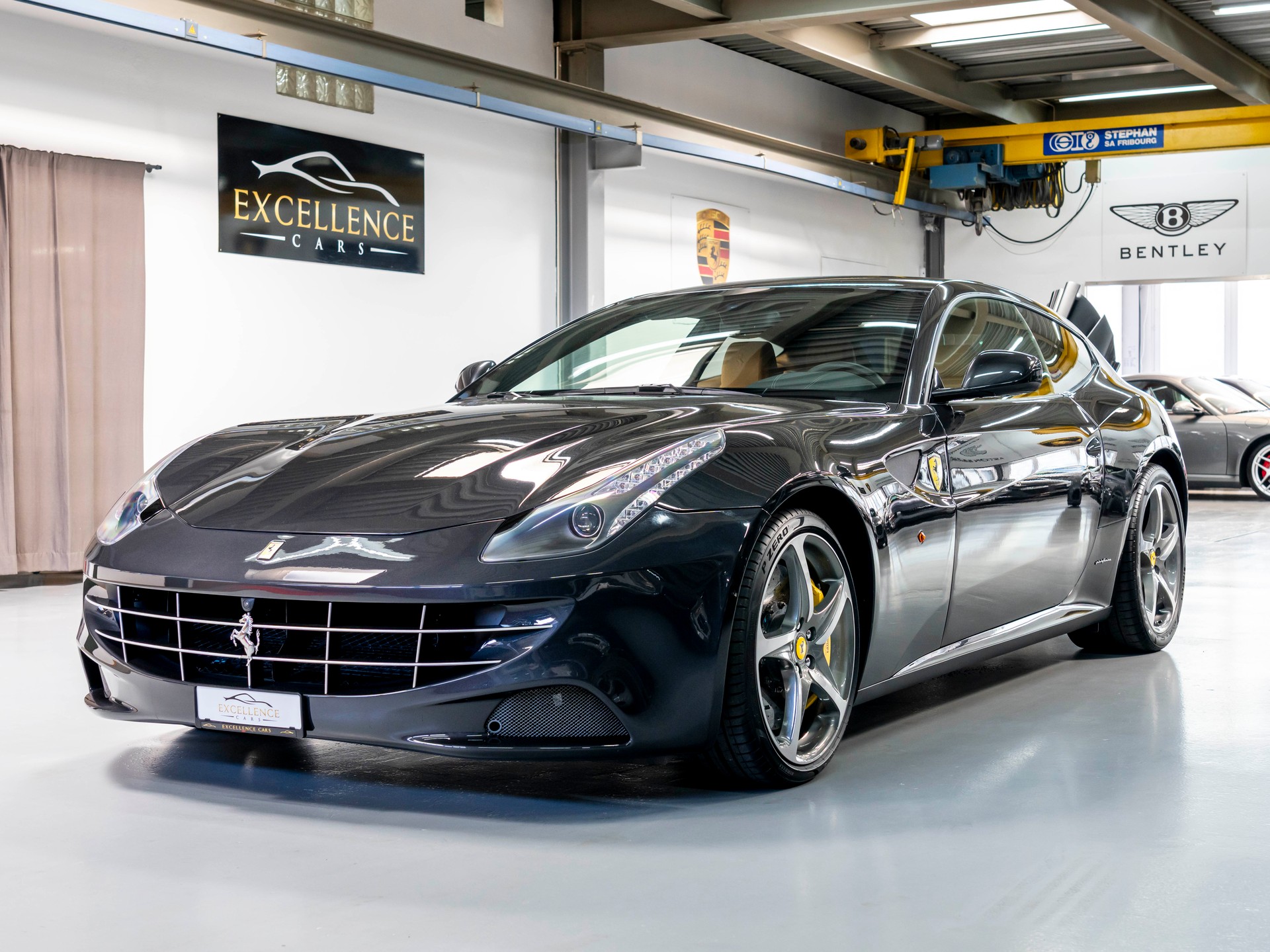 FERRARI FF
