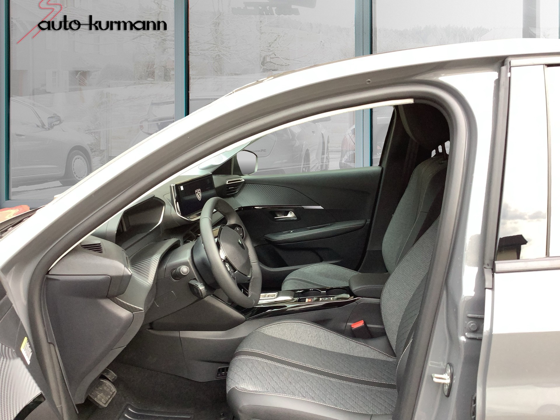 PEUGEOT 208 1.2 MHEV 110 Allure Premium-image-8
