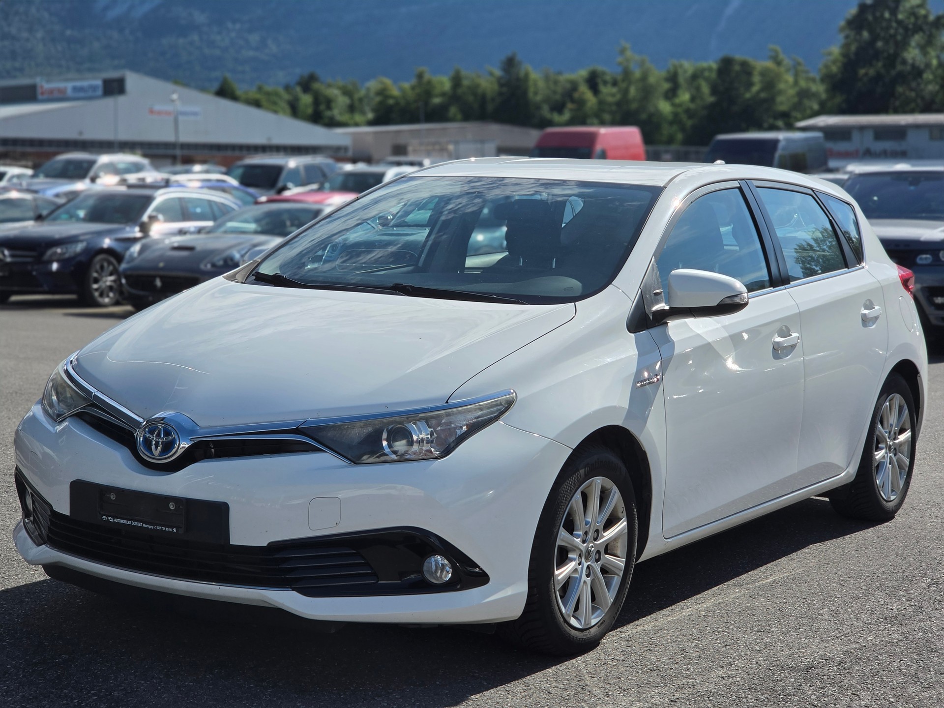 TOYOTA Auris 1.8 HSD Swiss Trend e-CVT-showroom-element-2