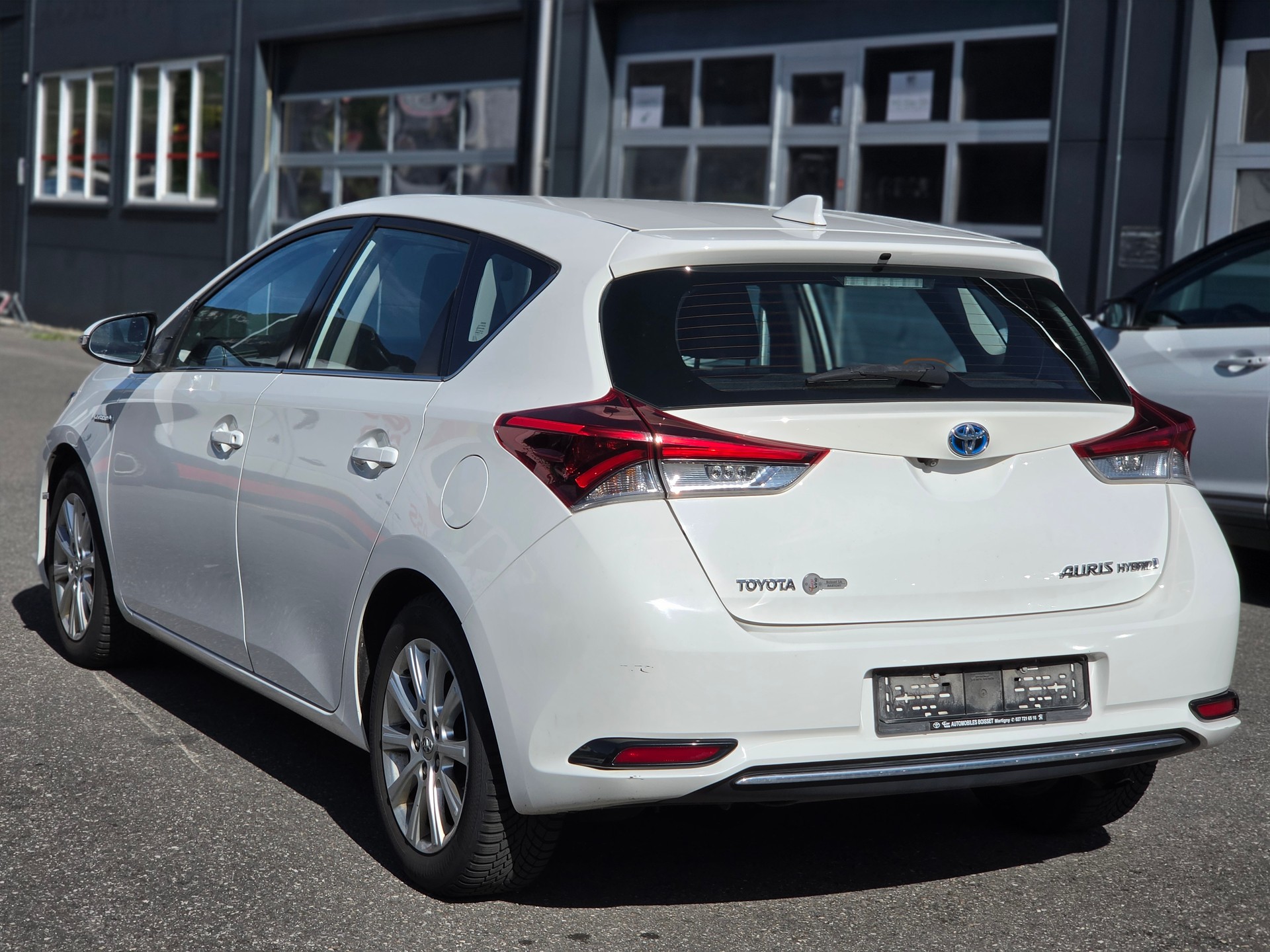 TOYOTA Auris 1.8 HSD Swiss Trend e-CVT-image-4