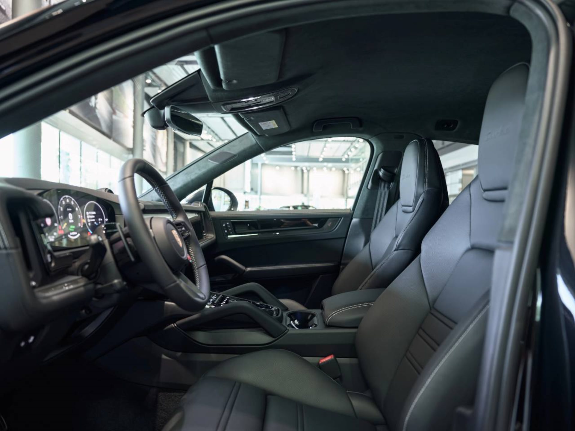 PORSCHE Cayenne Turbo E-Hybrid Coupé mit GT-Paket-image-3