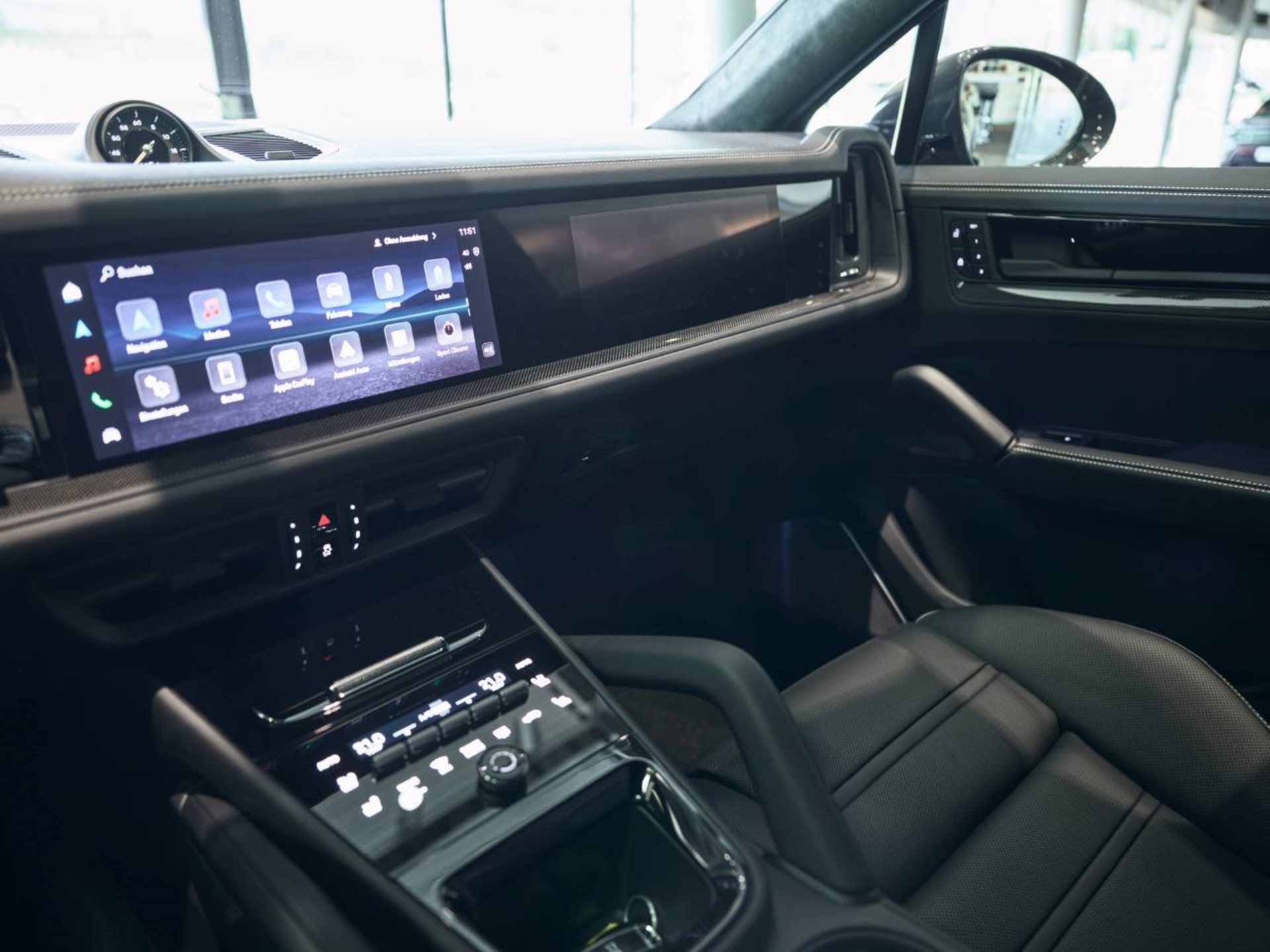 PORSCHE Cayenne Turbo E-Hybrid Coupé mit GT-Paket-image-16