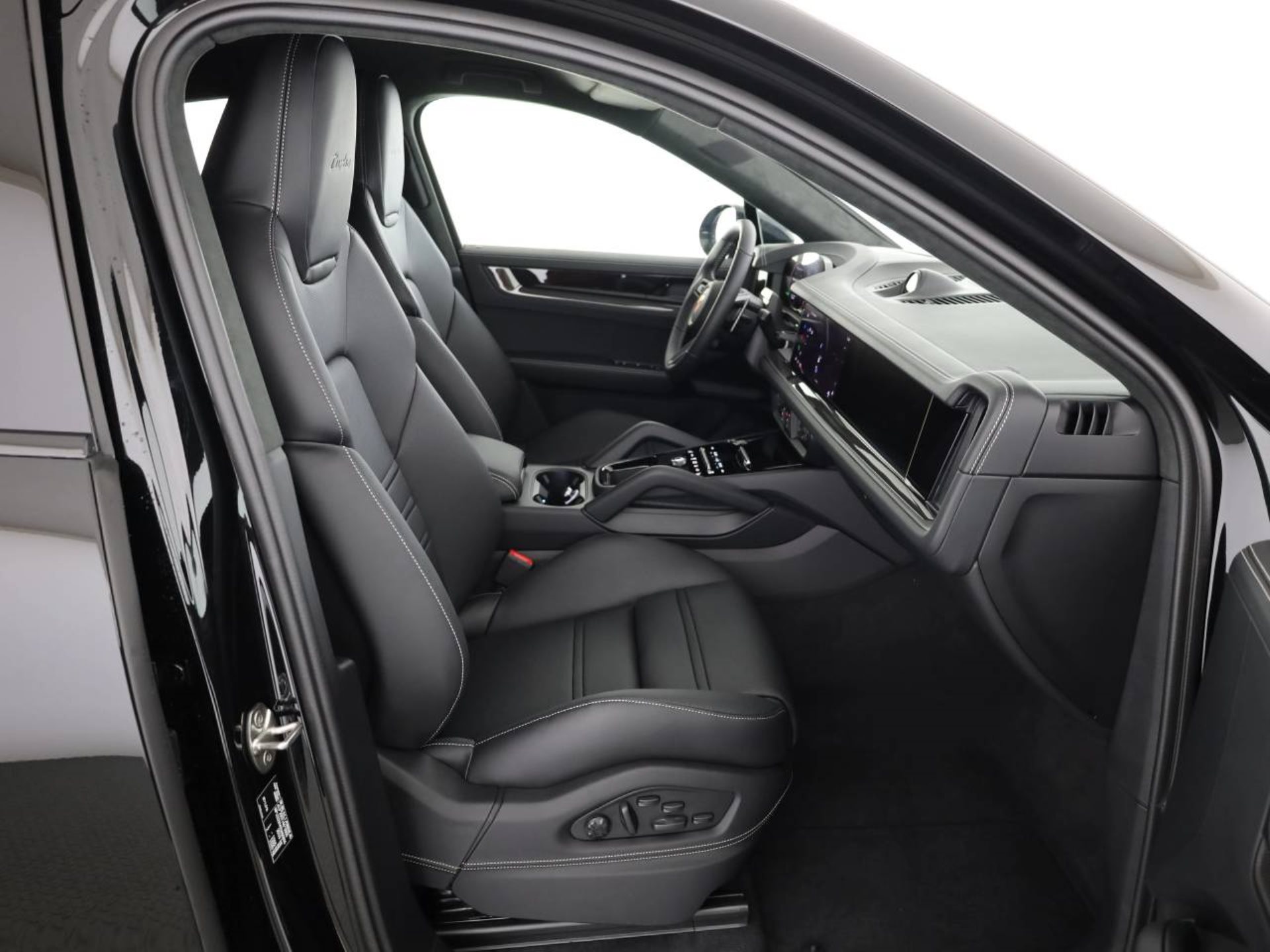 PORSCHE Cayenne Turbo E-Hybrid Coupé mit GT-Paket-image-22