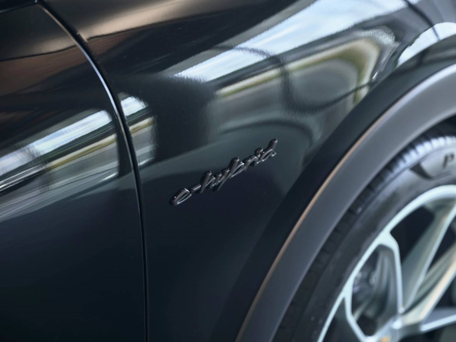 PORSCHE Cayenne Turbo E-Hybrid Coupé mit GT-Paket-image-28