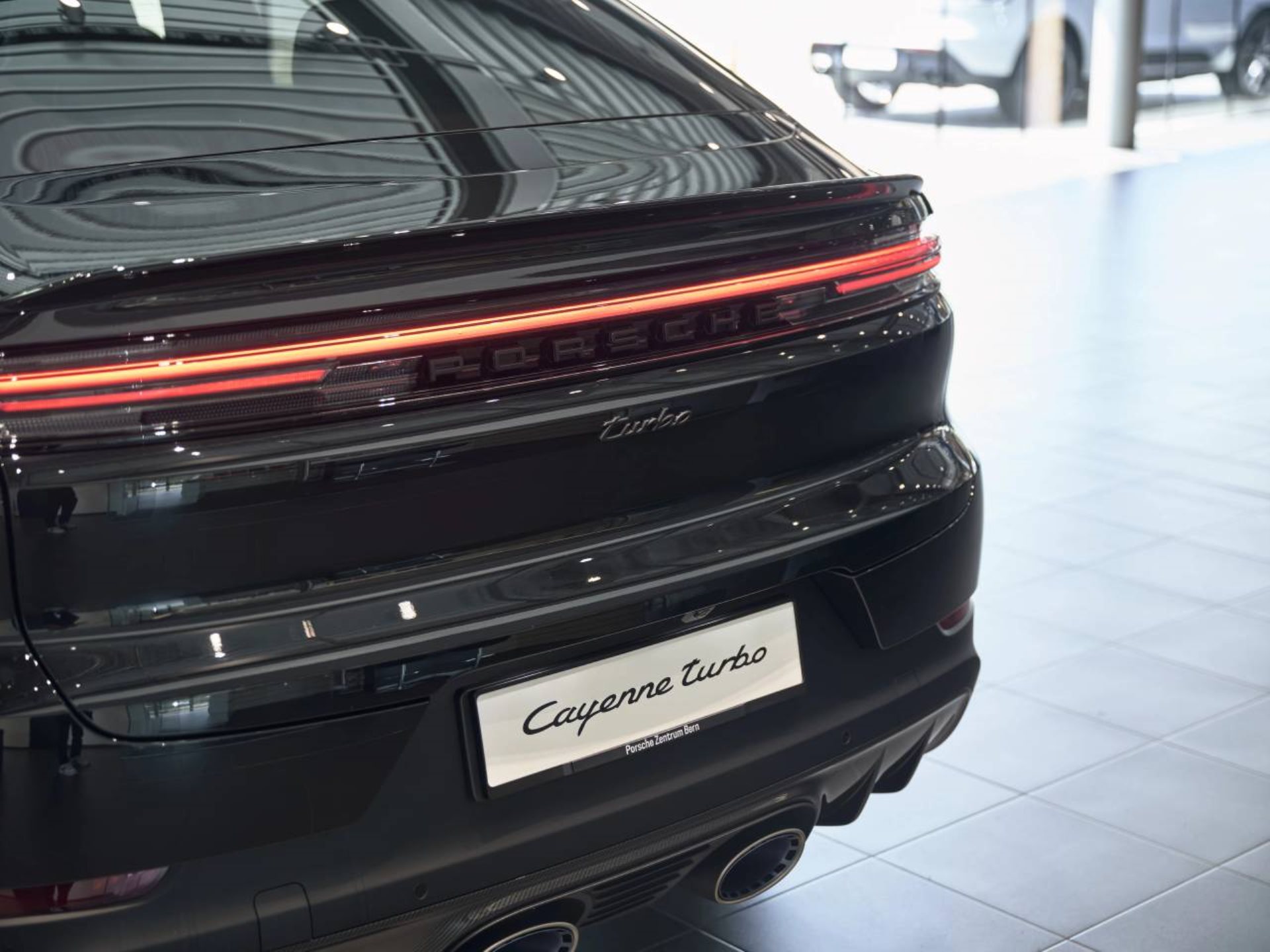 PORSCHE Cayenne Turbo E-Hybrid Coupé mit GT-Paket-image-26